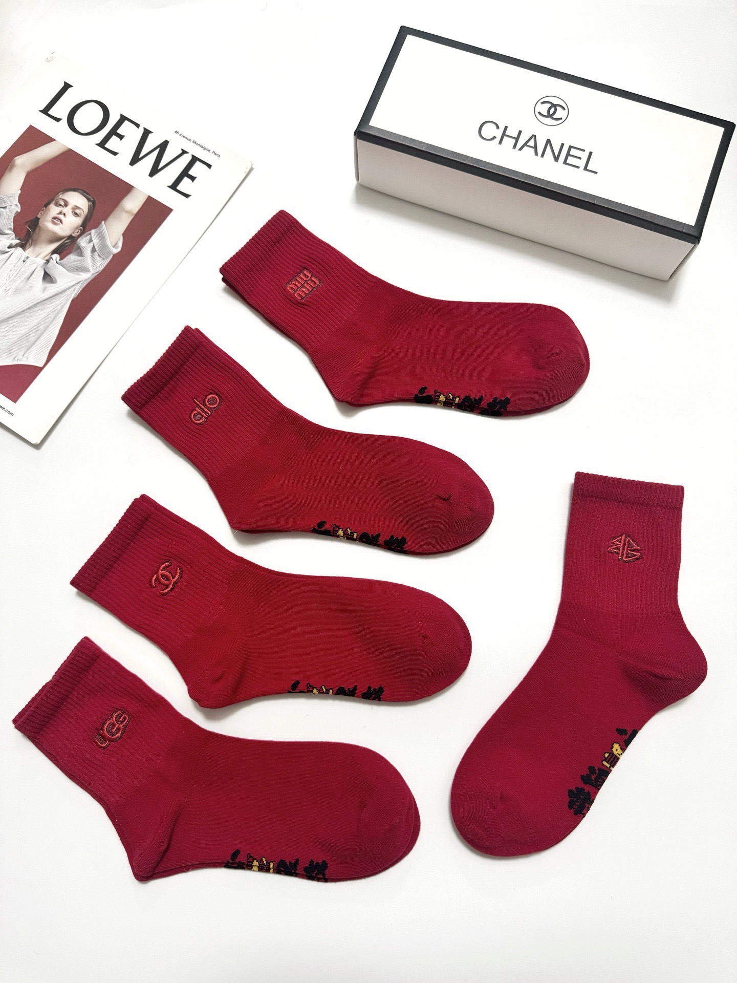 配包装🌟【一盒5双】🌟欧美大牌 经典字母刺绣 logo 纯棉中筒袜 年袜 🔥超级软糯亲肤！保暖又时尚！🌟