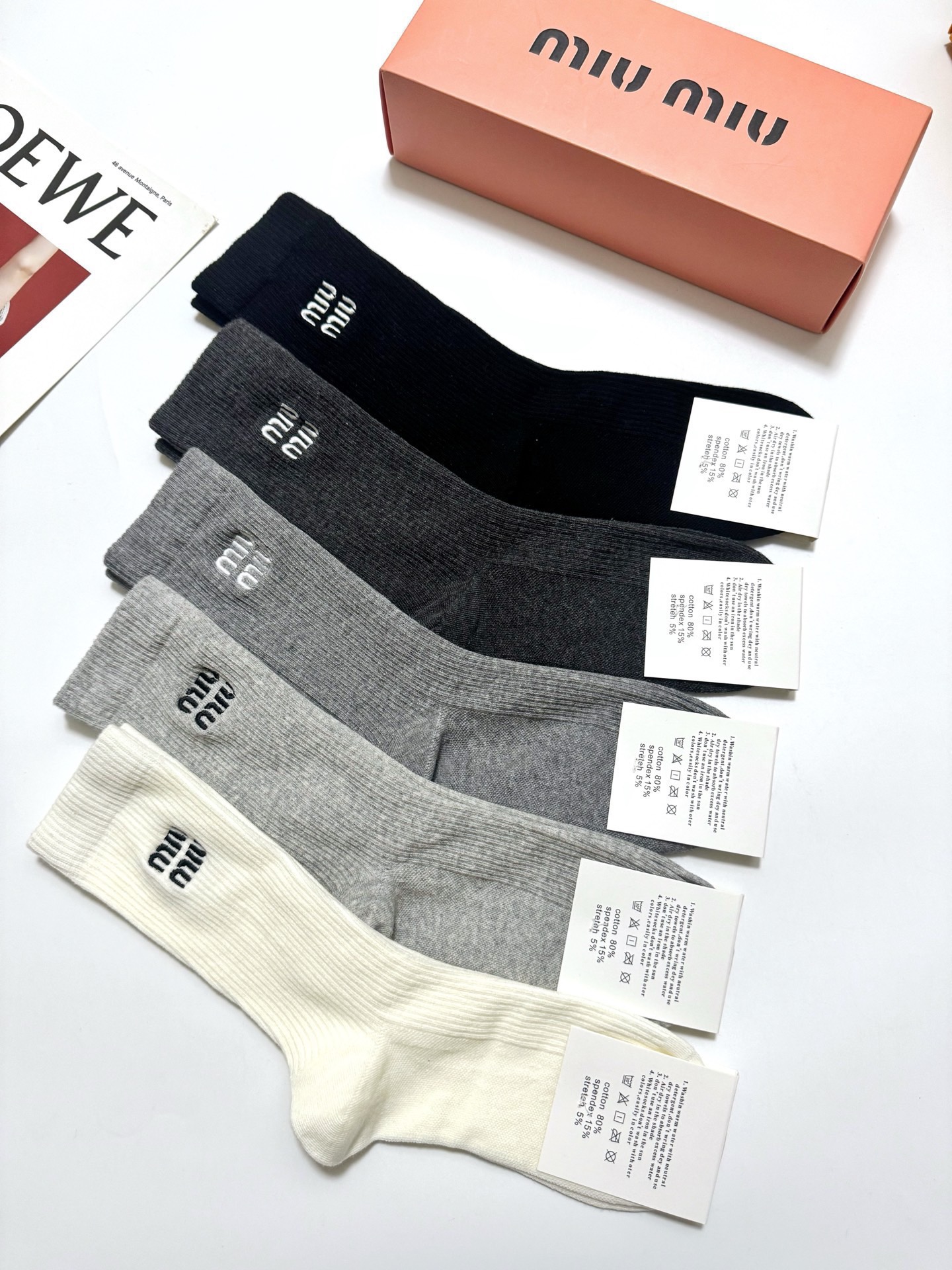配包装🌟【一盒5 双】 🌟缪缪 miumiu 经典刺绣字母logo 混纺中筒袜 ，软糯亲肤，ins超火爆