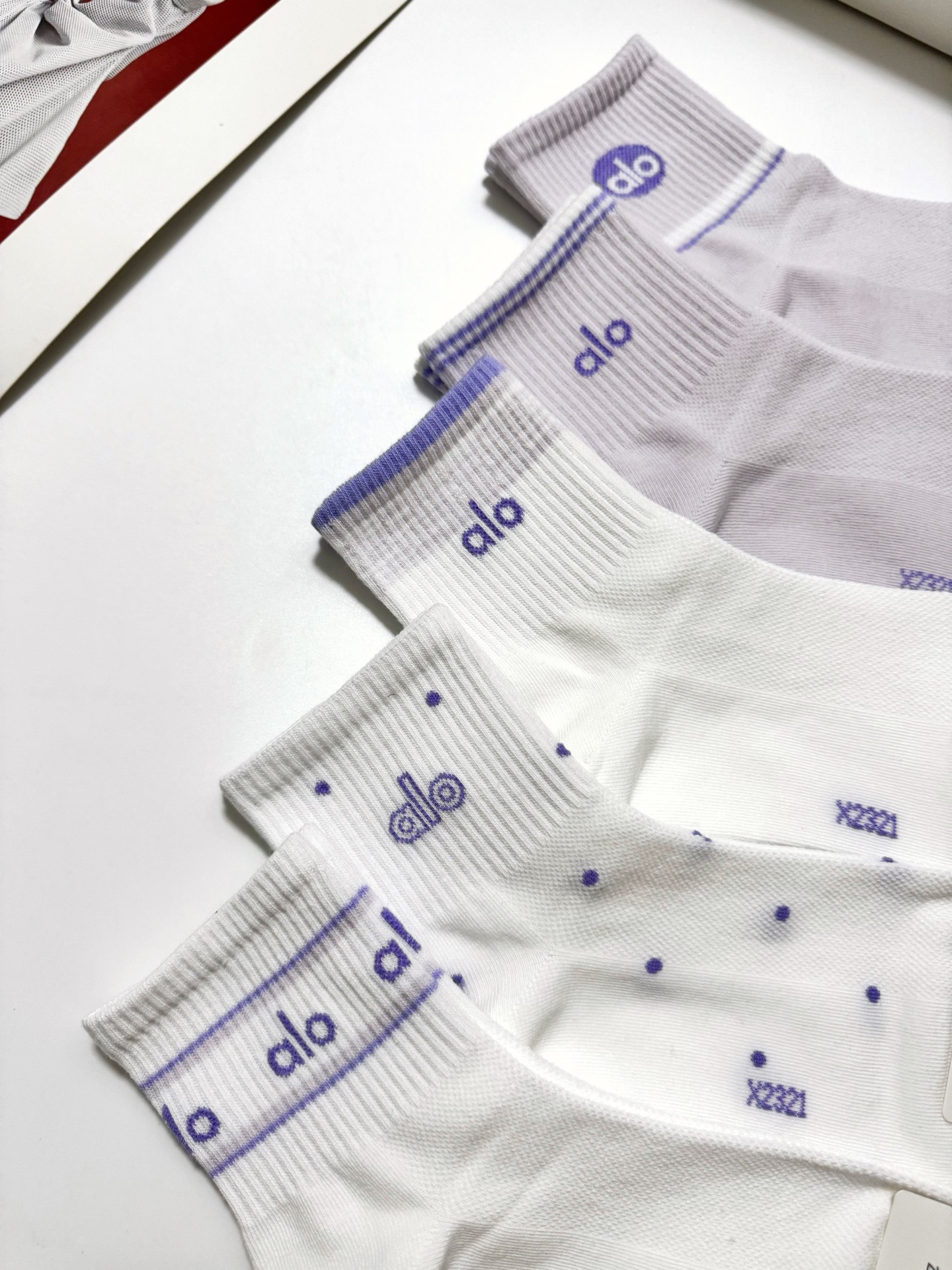 配包装🌟【一盒5 双】 🌟alo 经典字母logo纯棉短袜 中筒袜 ，ins超火爆红人同款，精美纯棉 面