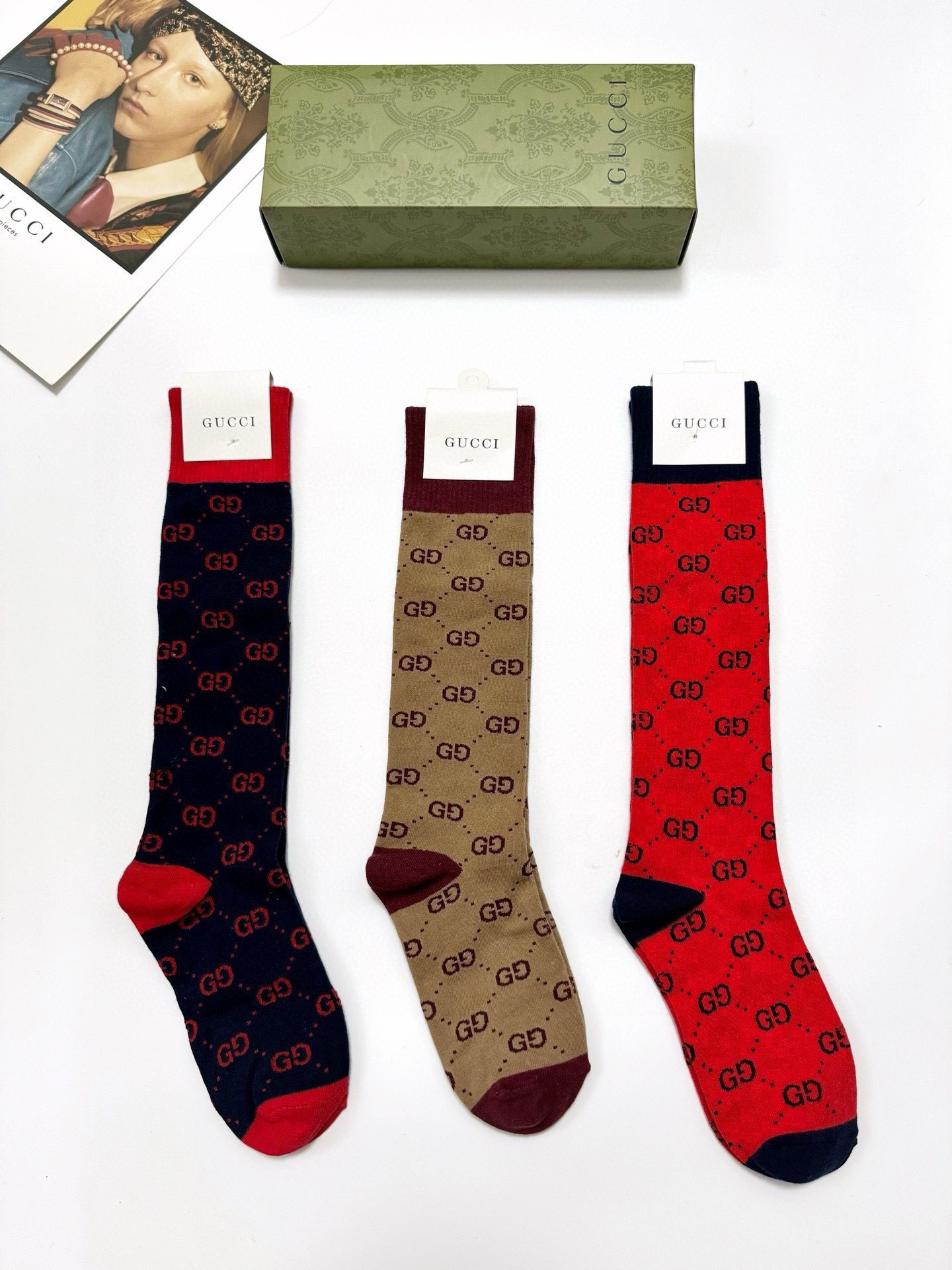 配包装🌟【一盒3 双】🌟Gucci 古奇 爆款双G字母 长筒袜 小腿袜🔥专柜同步发售ing ，巨多明星红