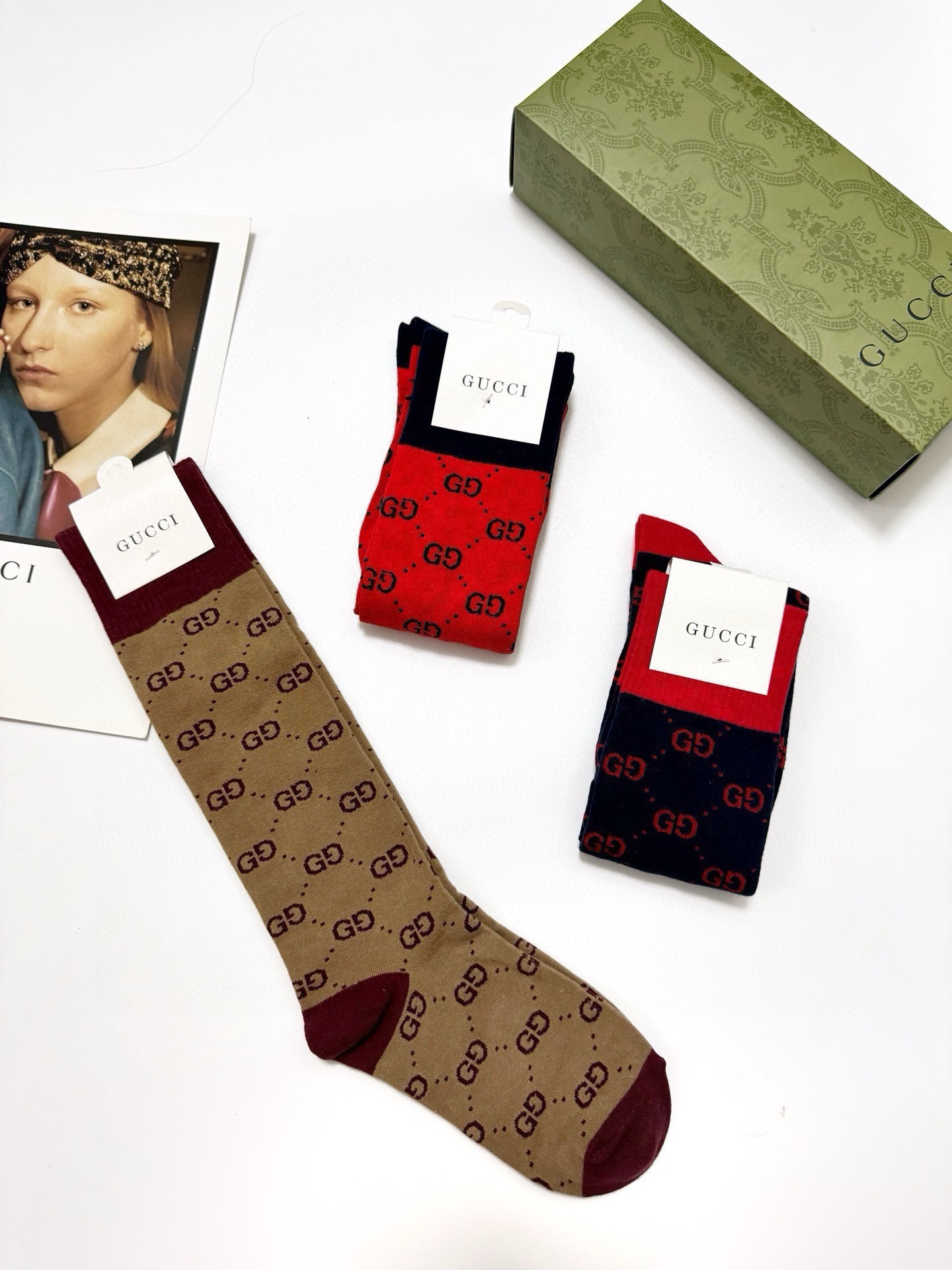 配包装🌟【一盒3 双】🌟Gucci 古奇 爆款双G字母 长筒袜 小腿袜🔥专柜同步发售ing ，巨多明星红