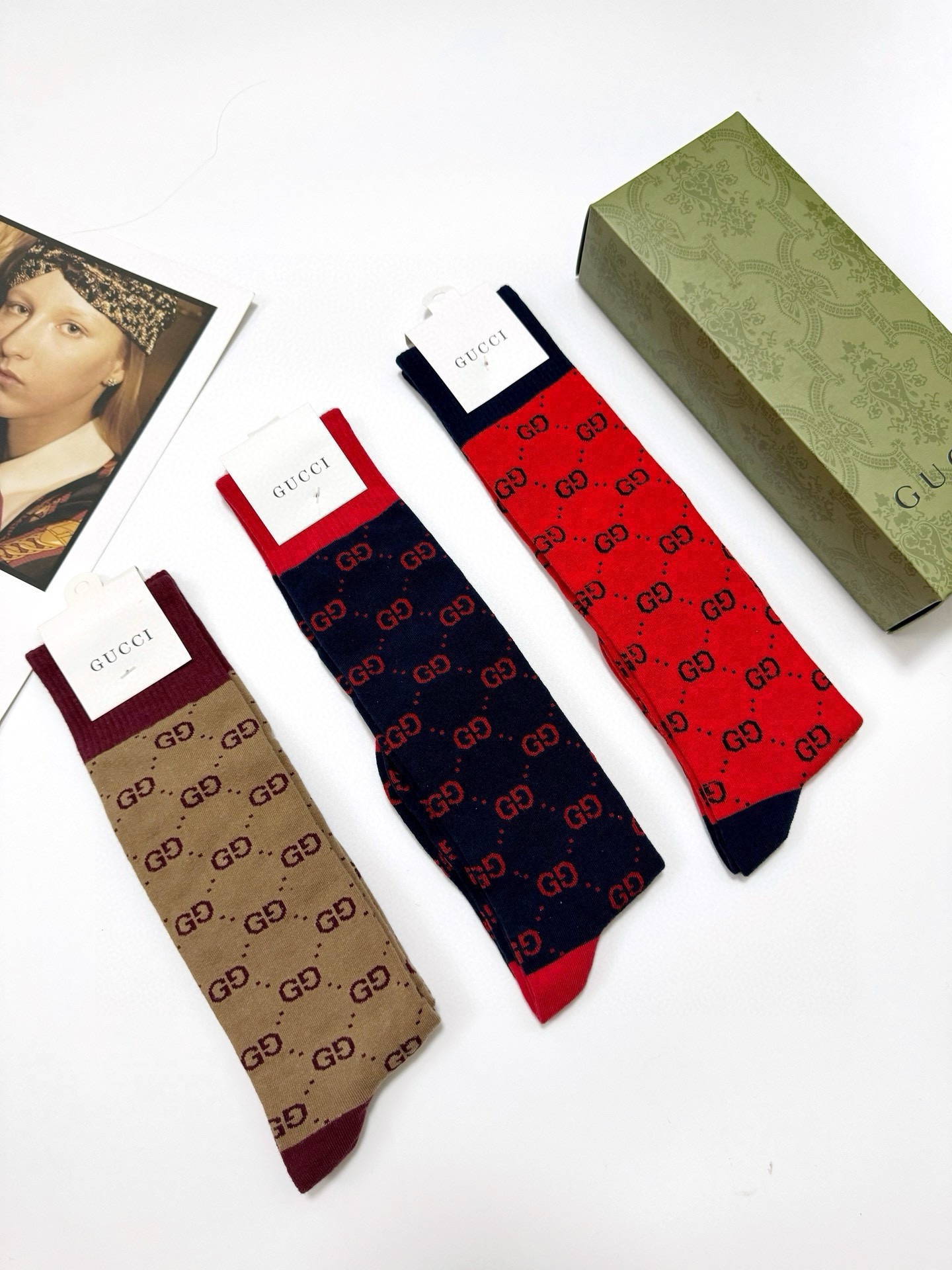 配包装🌟【一盒3 双】🌟Gucci 古奇 爆款双G字母 长筒袜 小腿袜🔥专柜同步发售ing ，巨多明星红