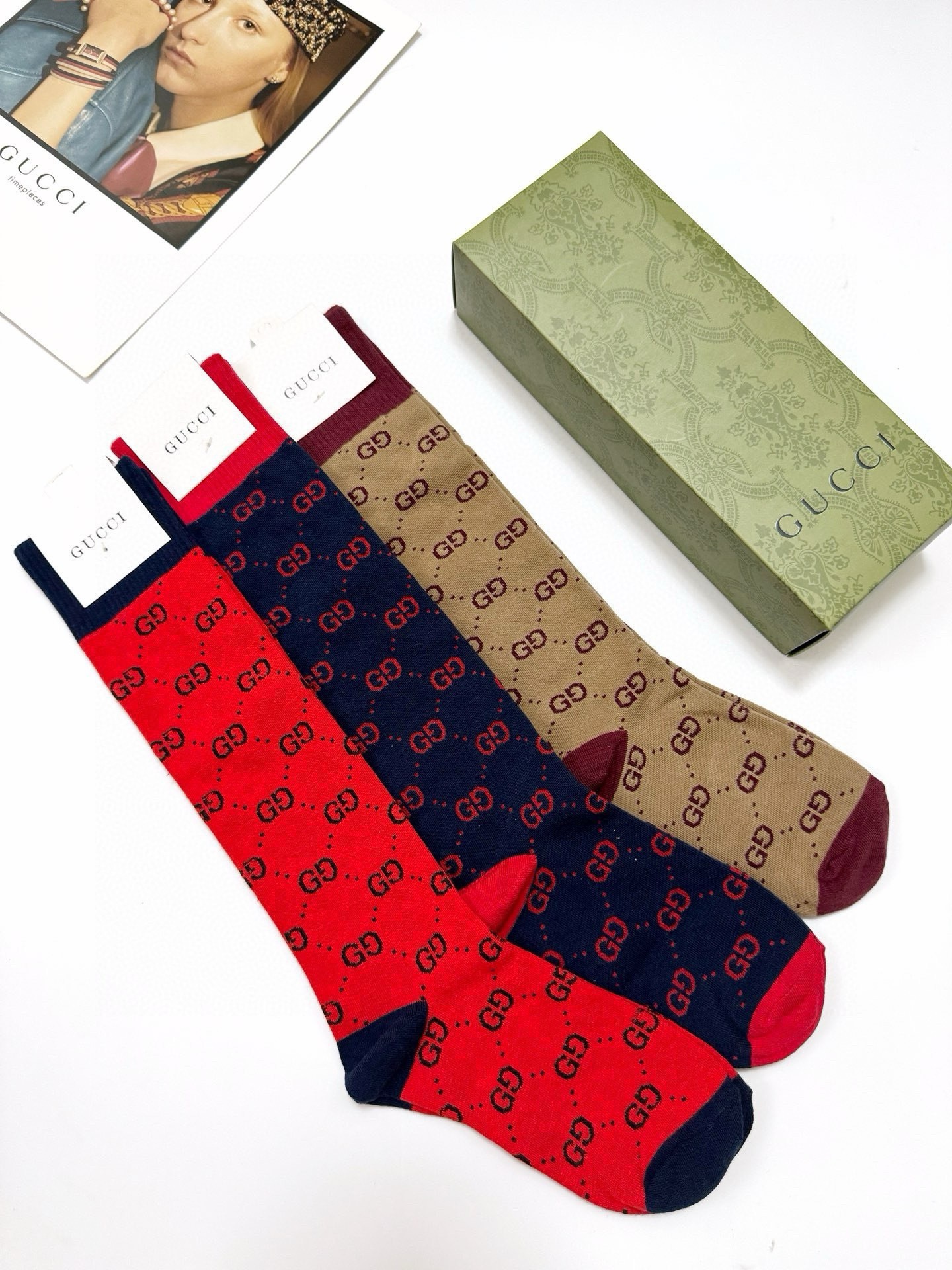 配包装🌟【一盒3 双】🌟Gucci 古奇 爆款双G字母 长筒袜 小腿袜🔥专柜同步发售ing ，巨多明星红
