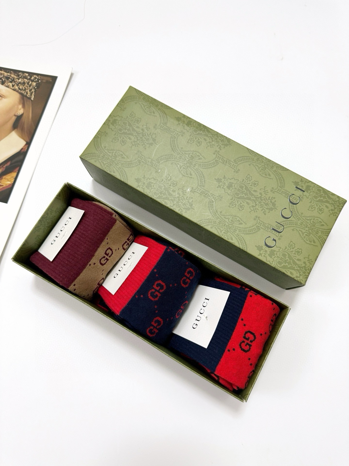 配包装🌟【一盒3 双】🌟Gucci 古奇 爆款双G字母 长筒袜 小腿袜🔥专柜同步发售ing ，巨多明星红