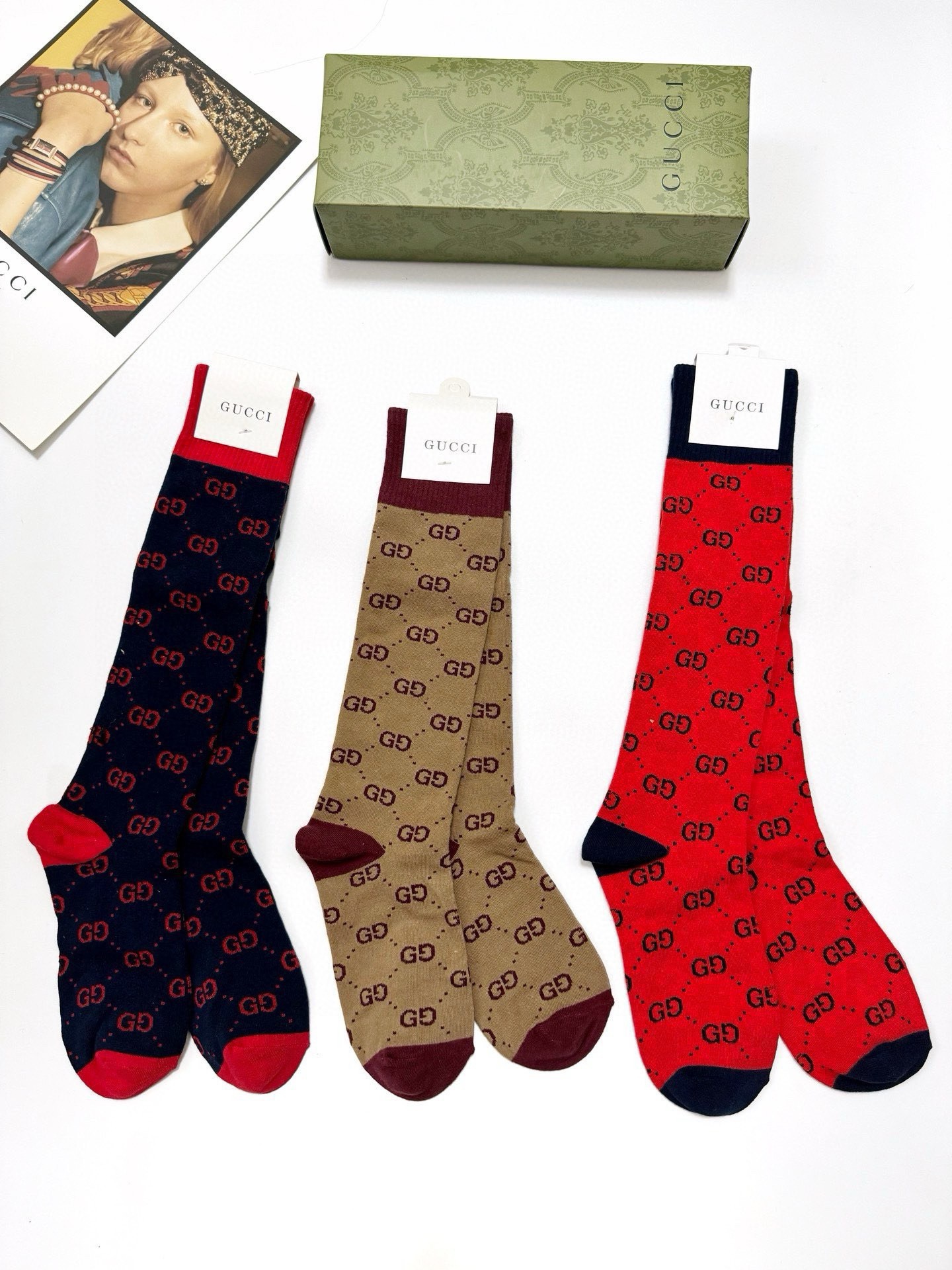配包装🌟【一盒3 双】🌟Gucci 古奇 爆款双G字母 长筒袜 小腿袜🔥专柜同步发售ing ，巨多明星红