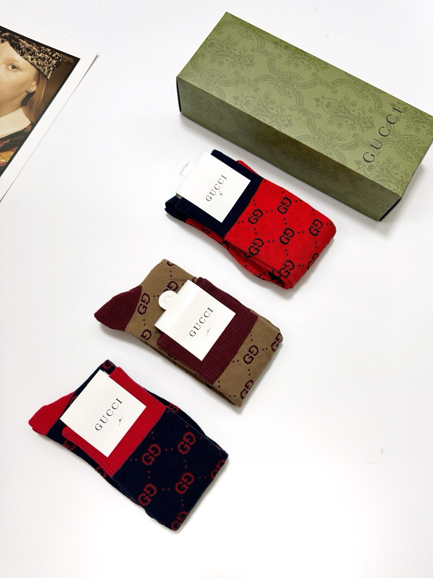 配包装🌟【一盒3 双】🌟Gucci 古奇 爆款双G字母 长筒袜 小腿袜🔥专柜同步发售ing ，巨多明星红