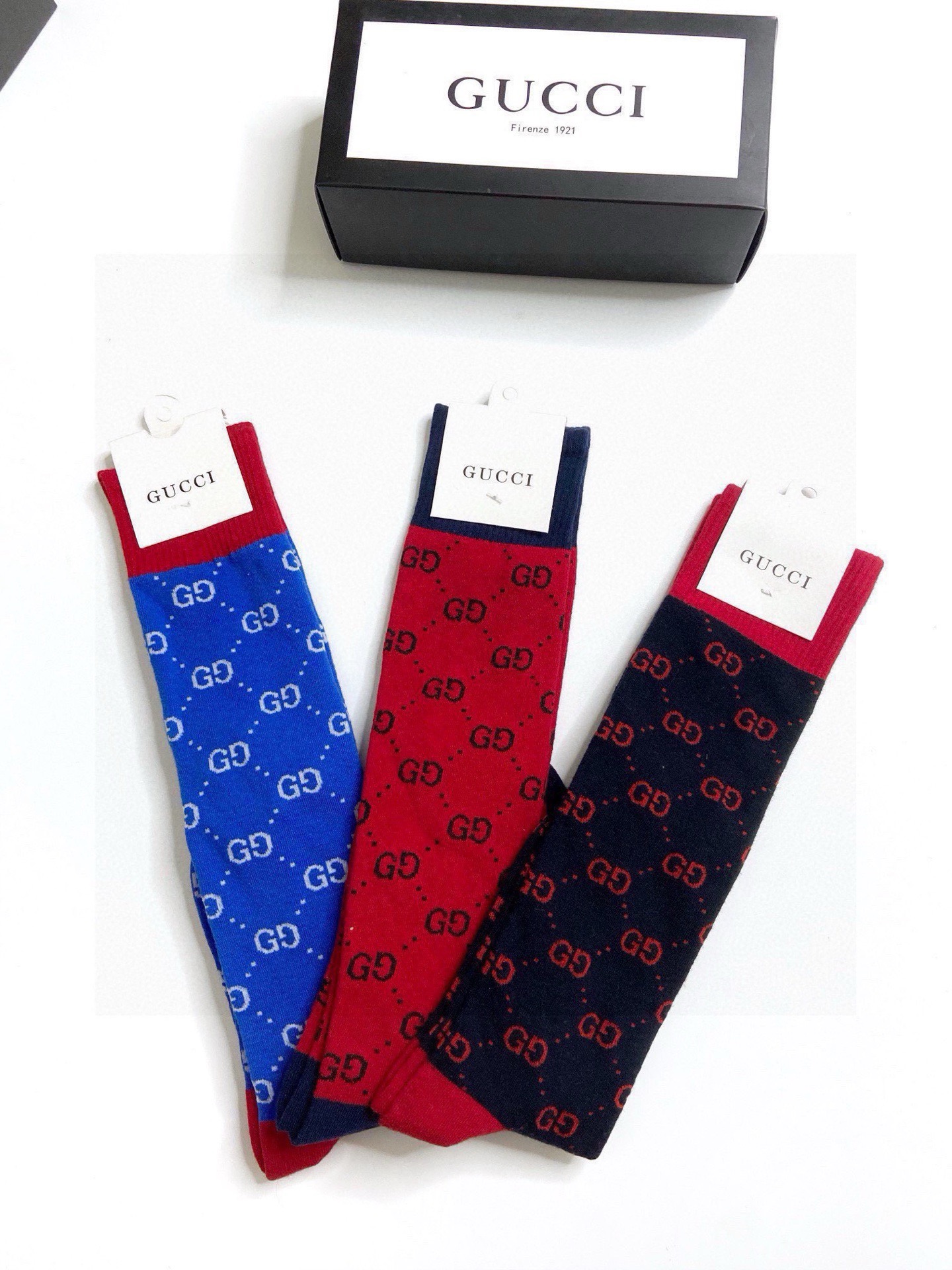 配包装🌟【一盒3 双】🌟Gucci 古奇 爆款双G字母 长筒袜 小腿袜🔥专柜同步发售ing ，巨多明星红