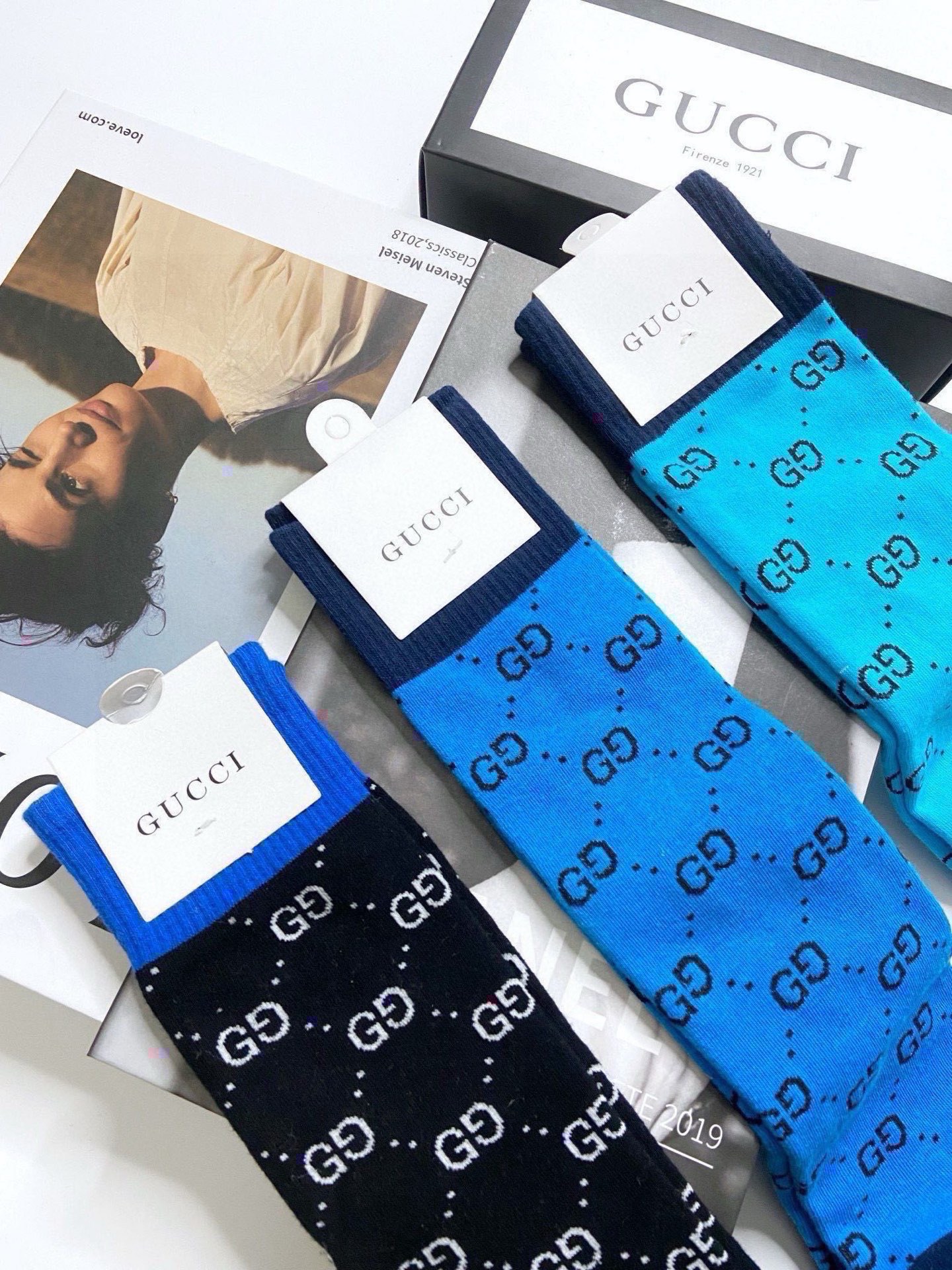 配包装🌟【一盒3 双】🌟Gucci 古奇 爆款双G字母 长筒袜 小腿袜🔥专柜同步发售ing ，巨多明星红