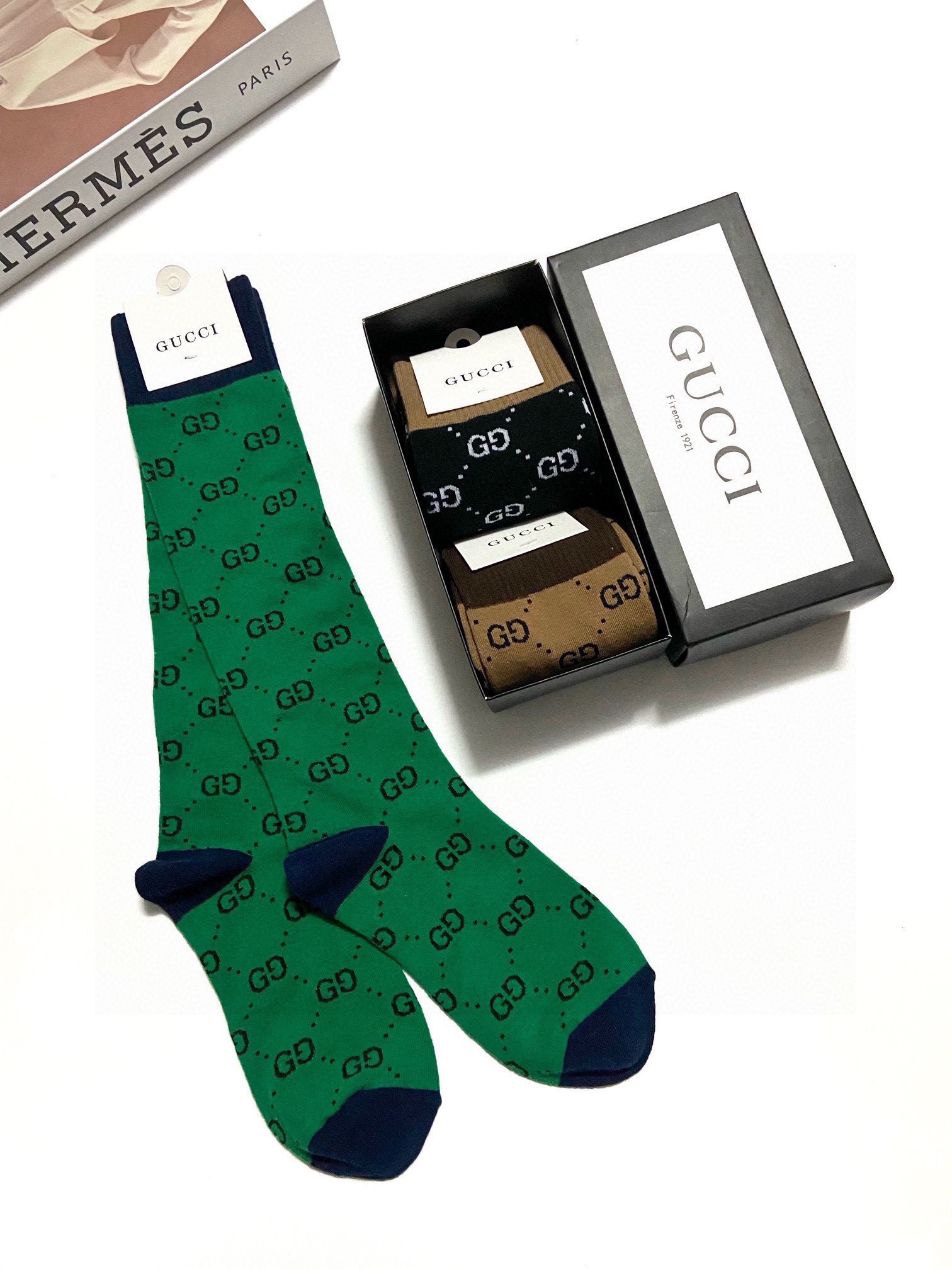 配包装🌟【一盒3 双】🌟Gucci 古奇 爆款双G字母 长筒袜 小腿袜🔥专柜同步发售ing ，巨多明星红