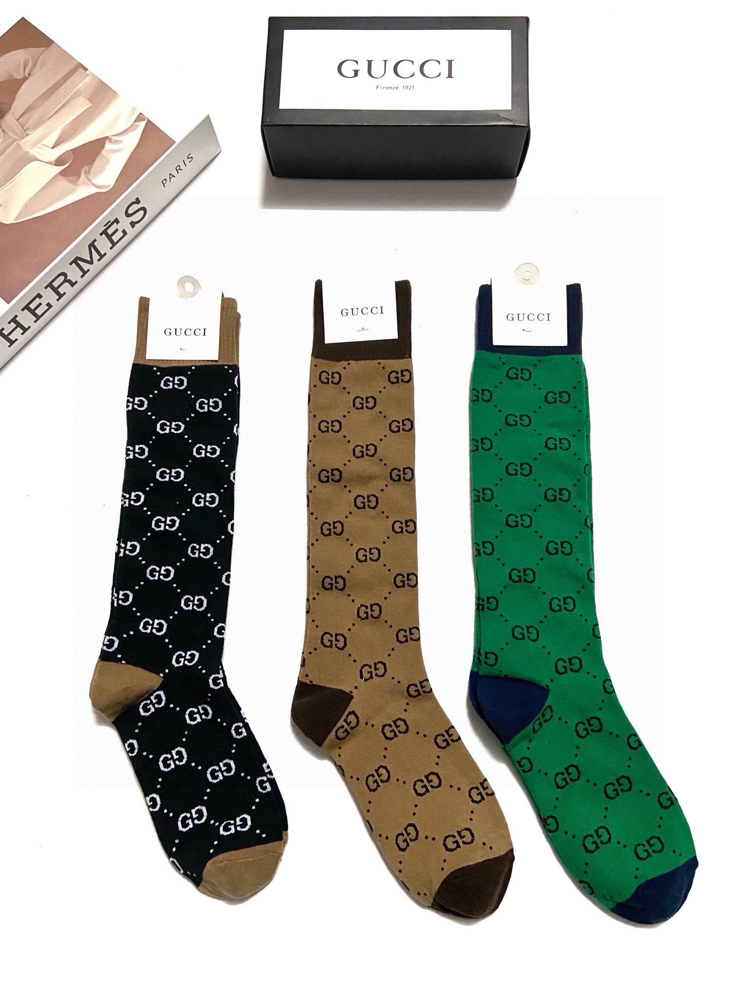 配包装🌟【一盒3 双】🌟Gucci 古奇 爆款双G字母 长筒袜 小腿袜🔥专柜同步发售ing ，巨多明星红