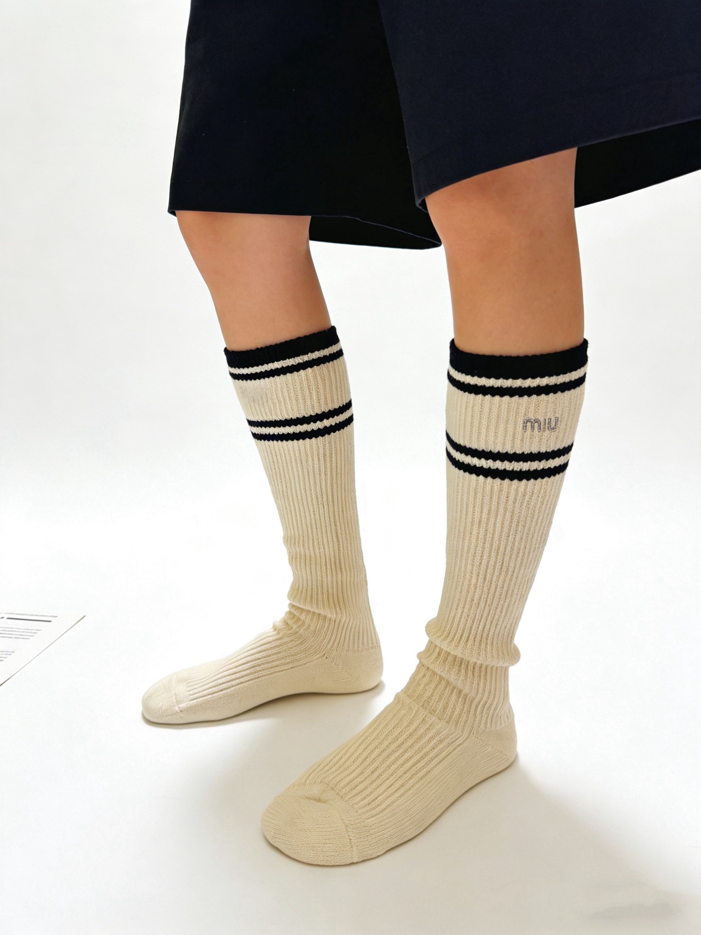 配包装🌟【一盒一双】🌟缪缪 miumiu 经典字母logo双针针织 纯棉长筒袜 小腿袜🌟ins爆款！专柜