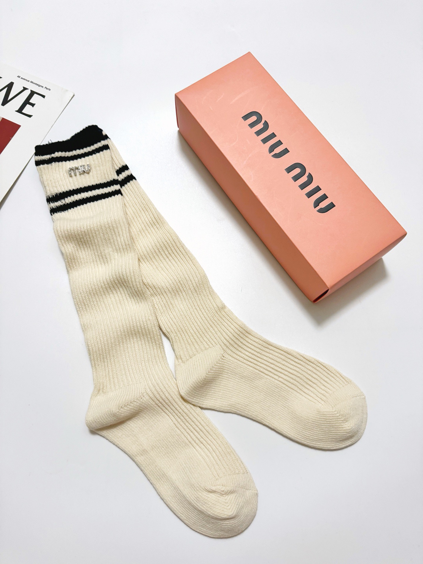 配包装🌟【一盒一双】🌟缪缪 miumiu 经典字母logo双针针织 纯棉长筒袜 小腿袜🌟ins爆款！专柜