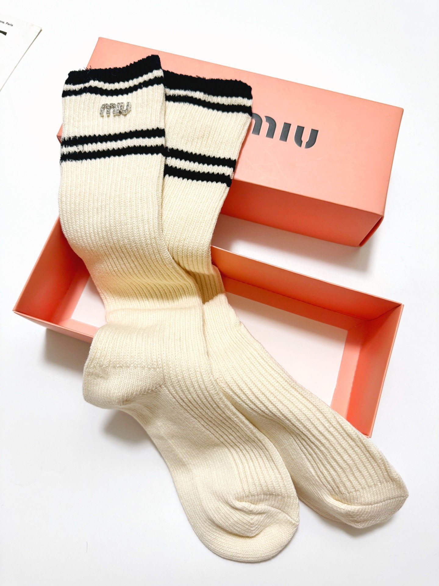 配包装🌟【一盒一双】🌟缪缪 miumiu 经典字母logo双针针织 纯棉长筒袜 小腿袜🌟ins爆款！专柜