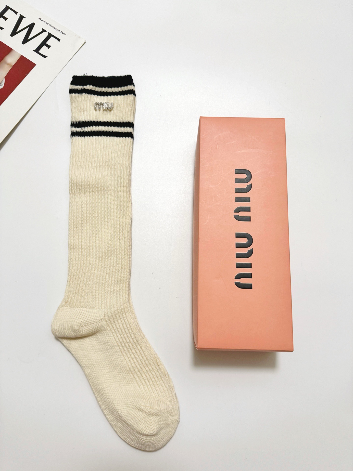 配包装🌟【一盒一双】🌟缪缪 miumiu 经典字母logo双针针织 纯棉长筒袜 小腿袜🌟ins爆款！专柜