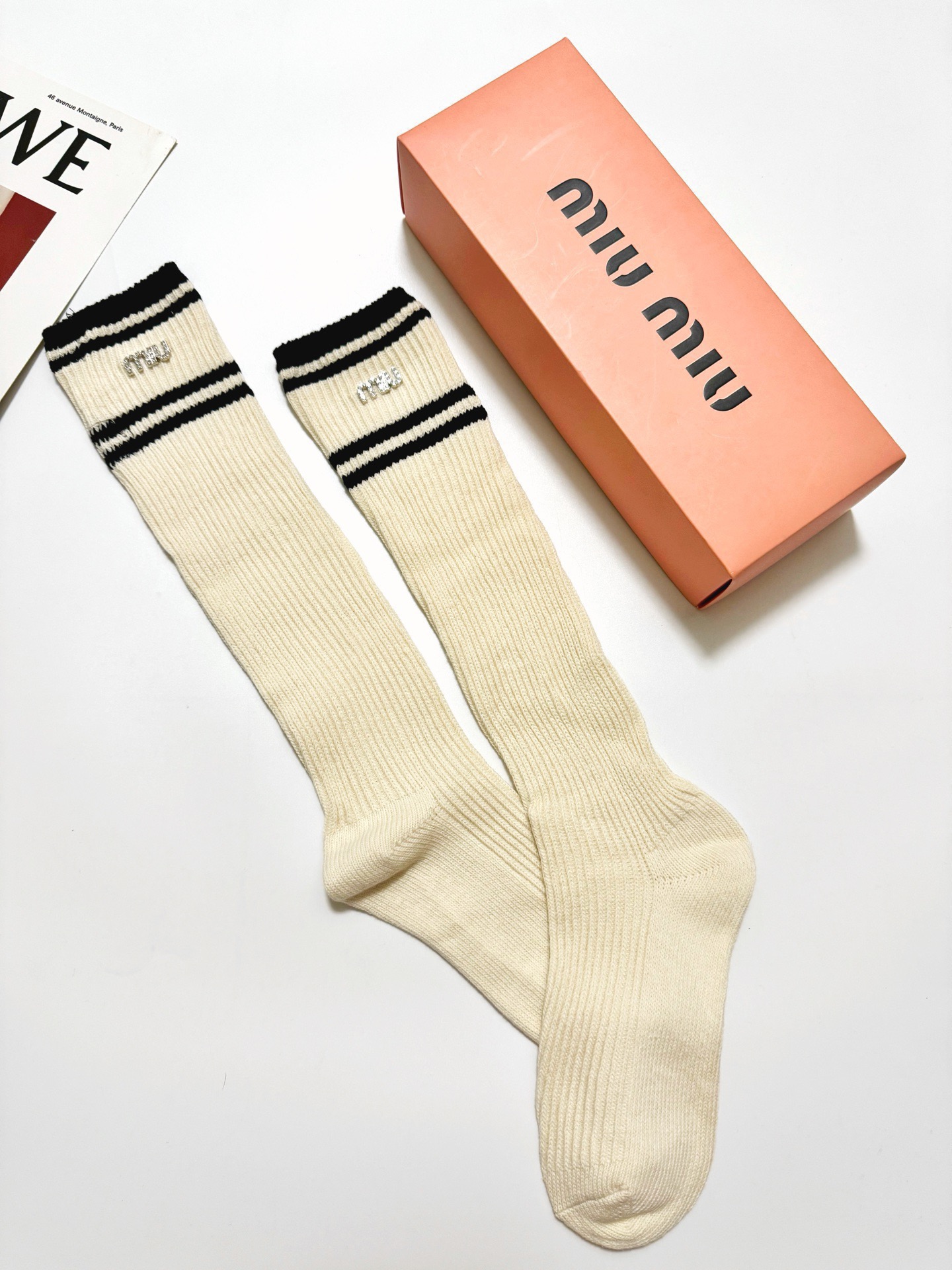 配包装🌟【一盒一双】🌟缪缪 miumiu 经典字母logo双针针织 纯棉长筒袜 小腿袜🌟ins爆款！专柜