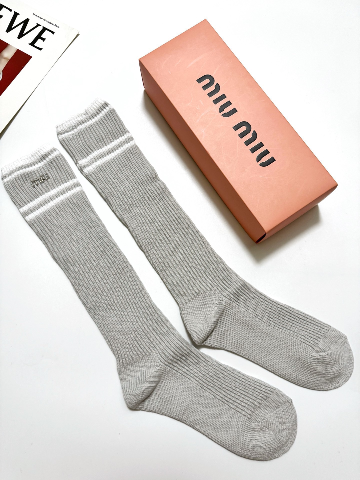 配包装🌟【一盒一双】🌟缪缪 miumiu 经典字母logo双针针织 纯棉长筒袜 小腿袜🌟ins爆款！专柜