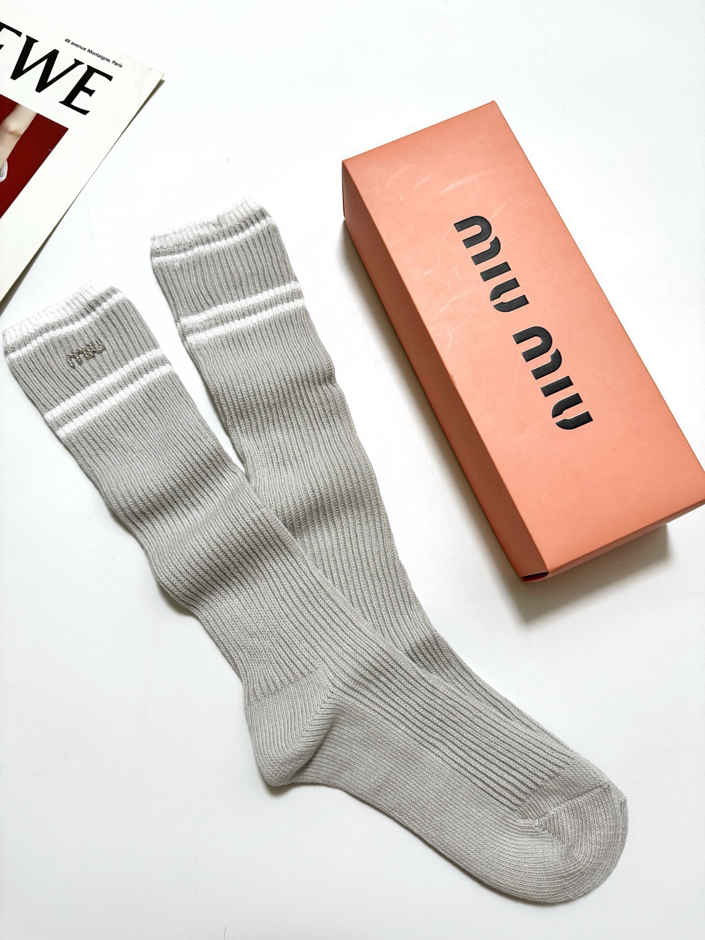 配包装🌟【一盒一双】🌟缪缪 miumiu 经典字母logo双针针织 纯棉长筒袜 小腿袜🌟ins爆款！专柜