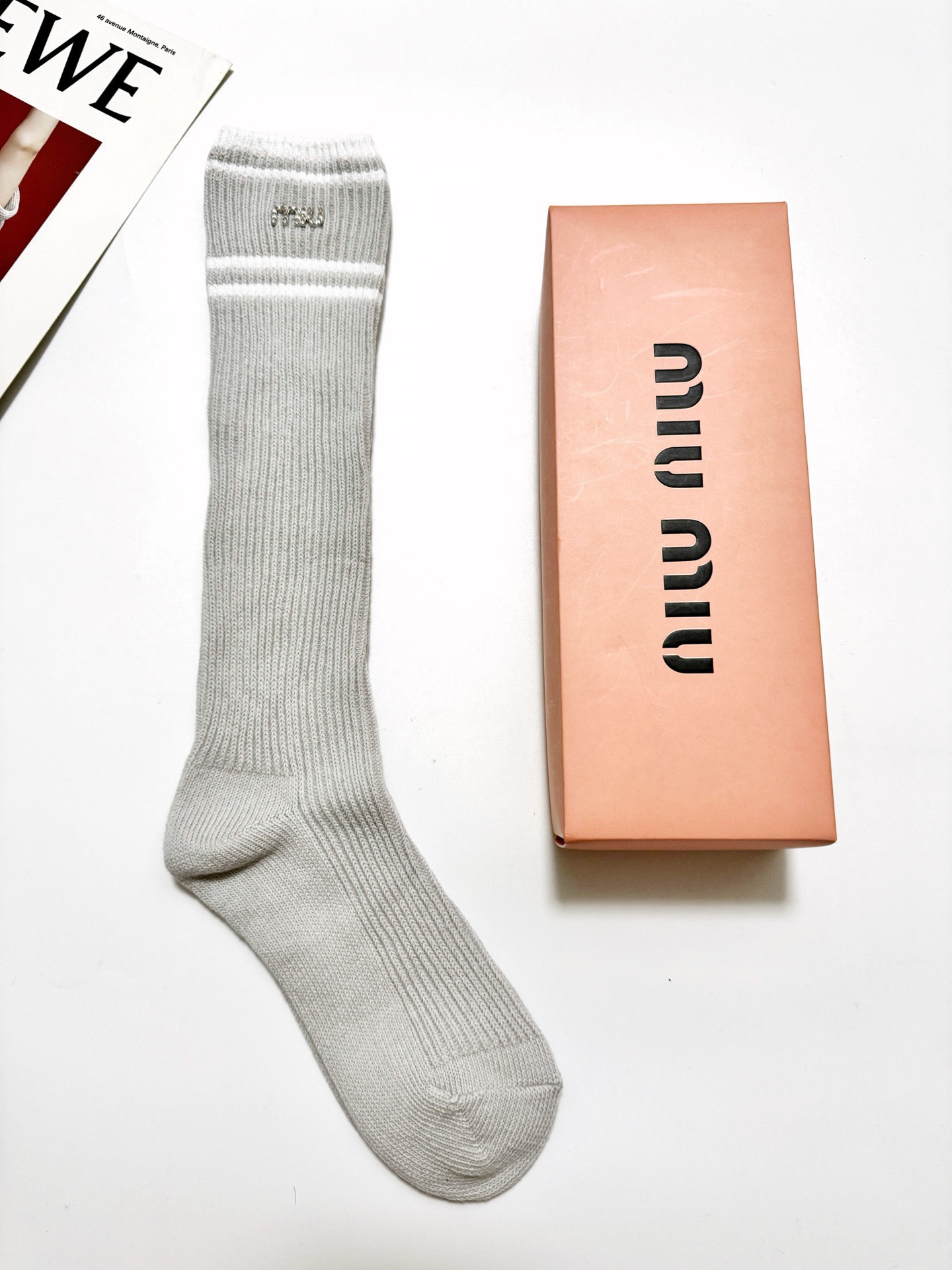 配包装🌟【一盒一双】🌟缪缪 miumiu 经典字母logo双针针织 纯棉长筒袜 小腿袜🌟ins爆款！专柜
