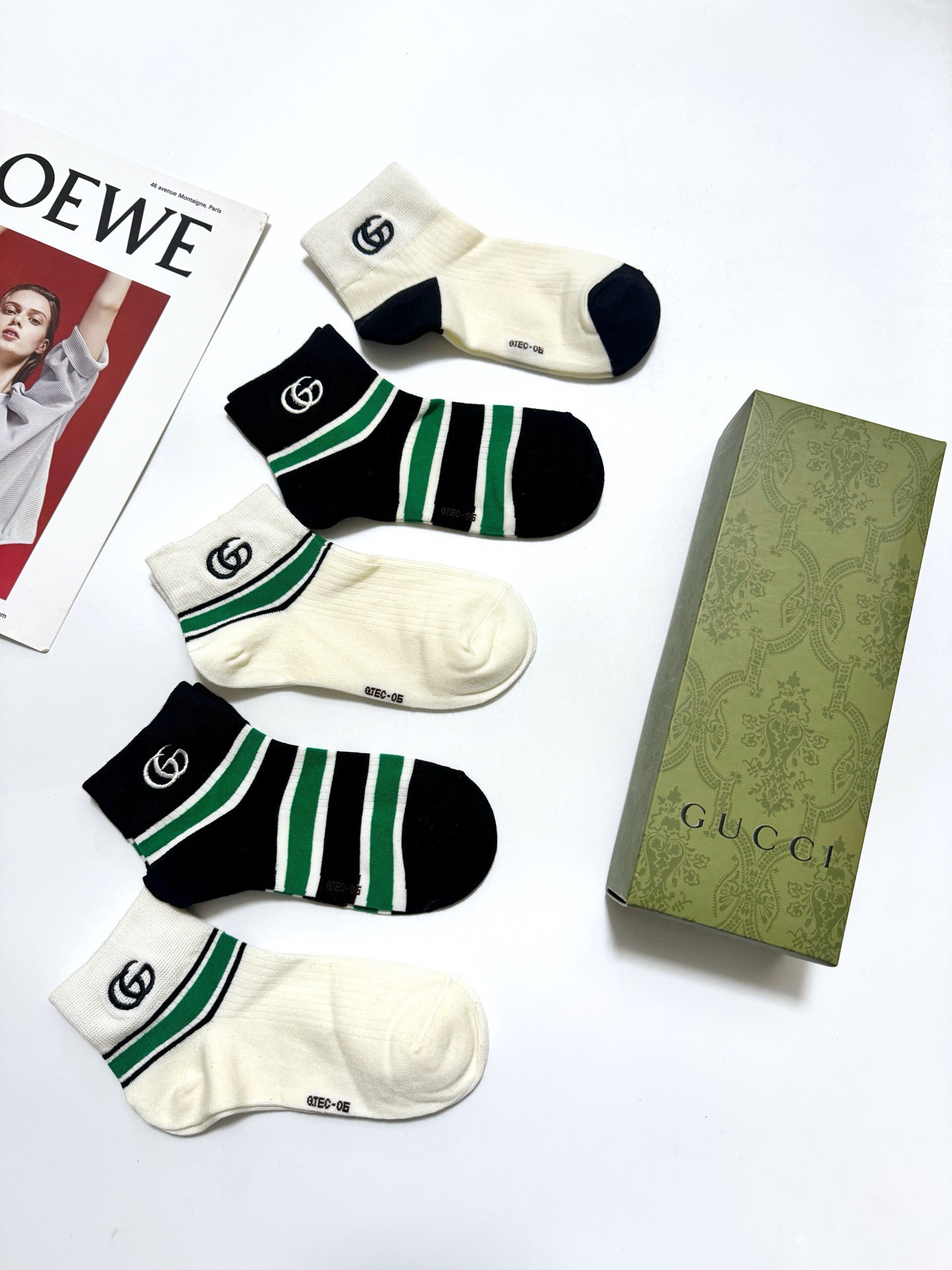 配包装🌟【一盒5 双】春季新款 🌟古琦 Gucci 经典刺绣字母logo 纯棉短筒袜 ，ins超火爆小腿