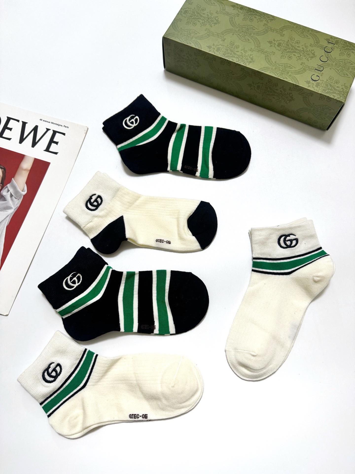 配包装🌟【一盒5 双】春季新款 🌟古琦 Gucci 经典刺绣字母logo 纯棉短筒袜 ，ins超火爆小腿