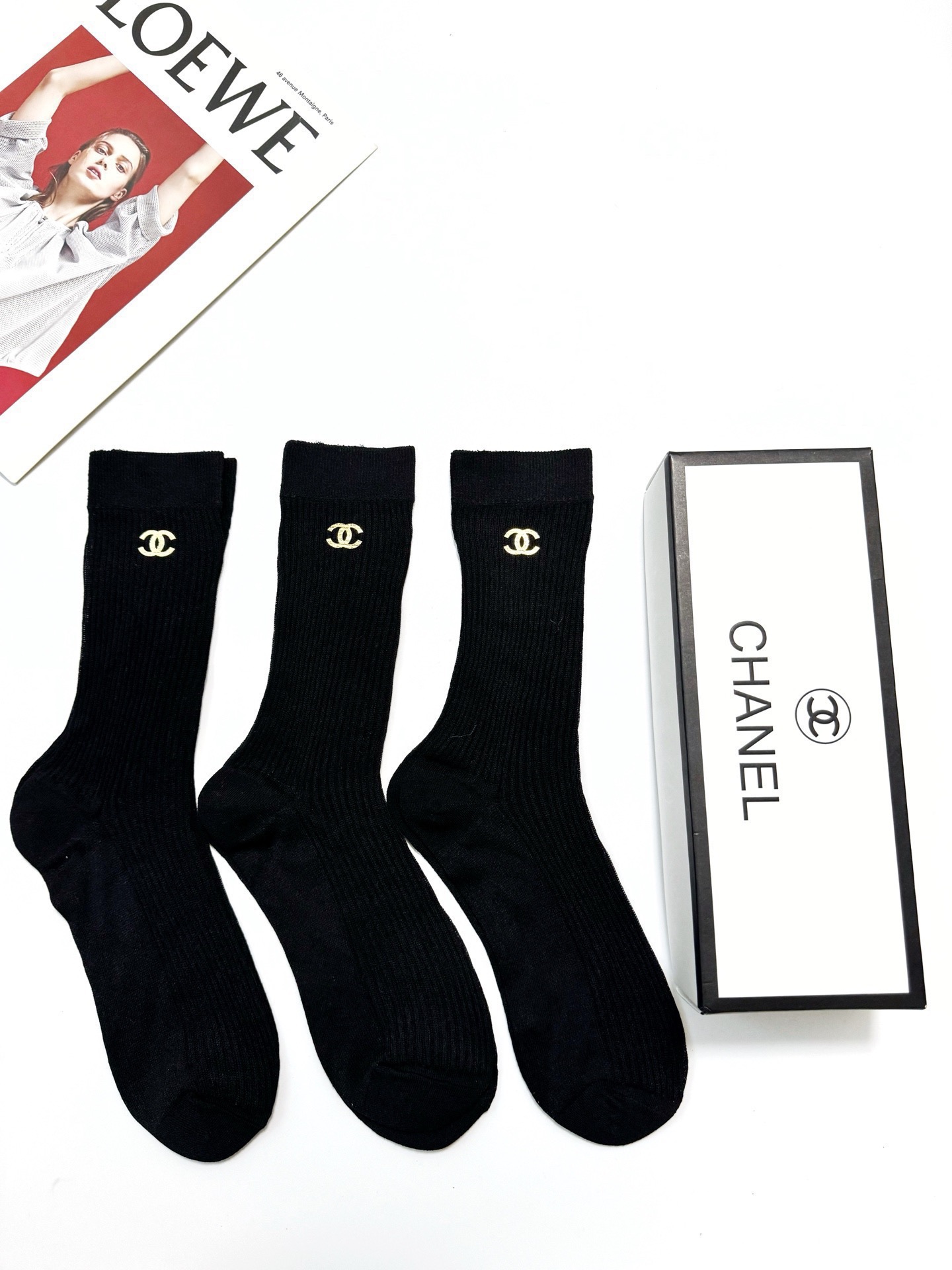 配包装🌟【一盒3 双】 🌟Chanel 香奈儿 经典字母logo 超薄透气中筒袜 ，ins超火爆空调袜，