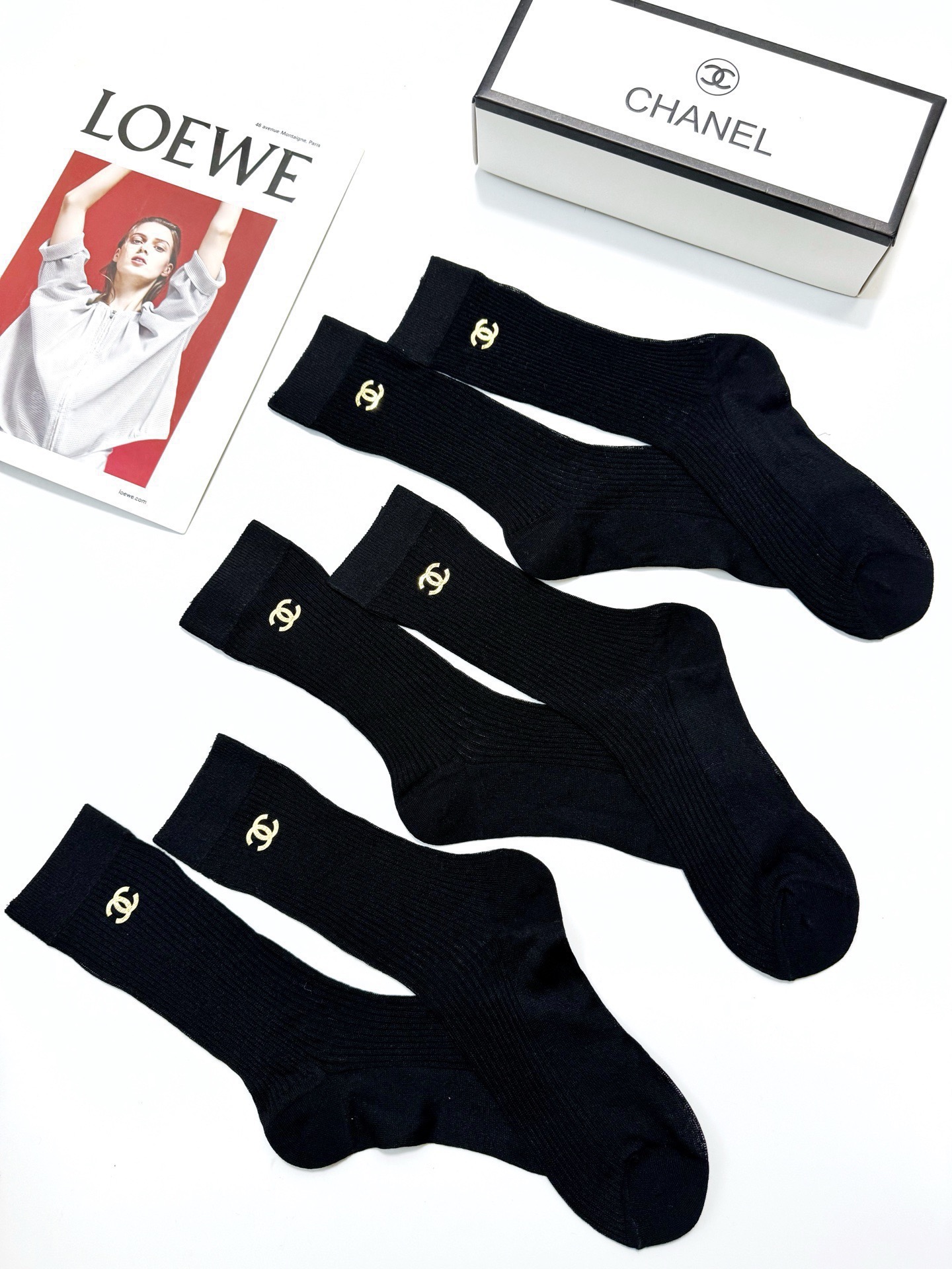 配包装🌟【一盒3 双】 🌟Chanel 香奈儿 经典字母logo 超薄透气中筒袜 ，ins超火爆空调袜，