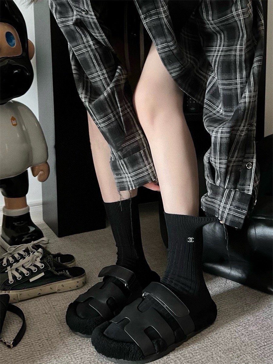 配包装🌟【一盒2 双】🌟Chanel 香奈儿 经典字母logo 纯棉中筒袜 🌟ins爆款！专柜在售ing