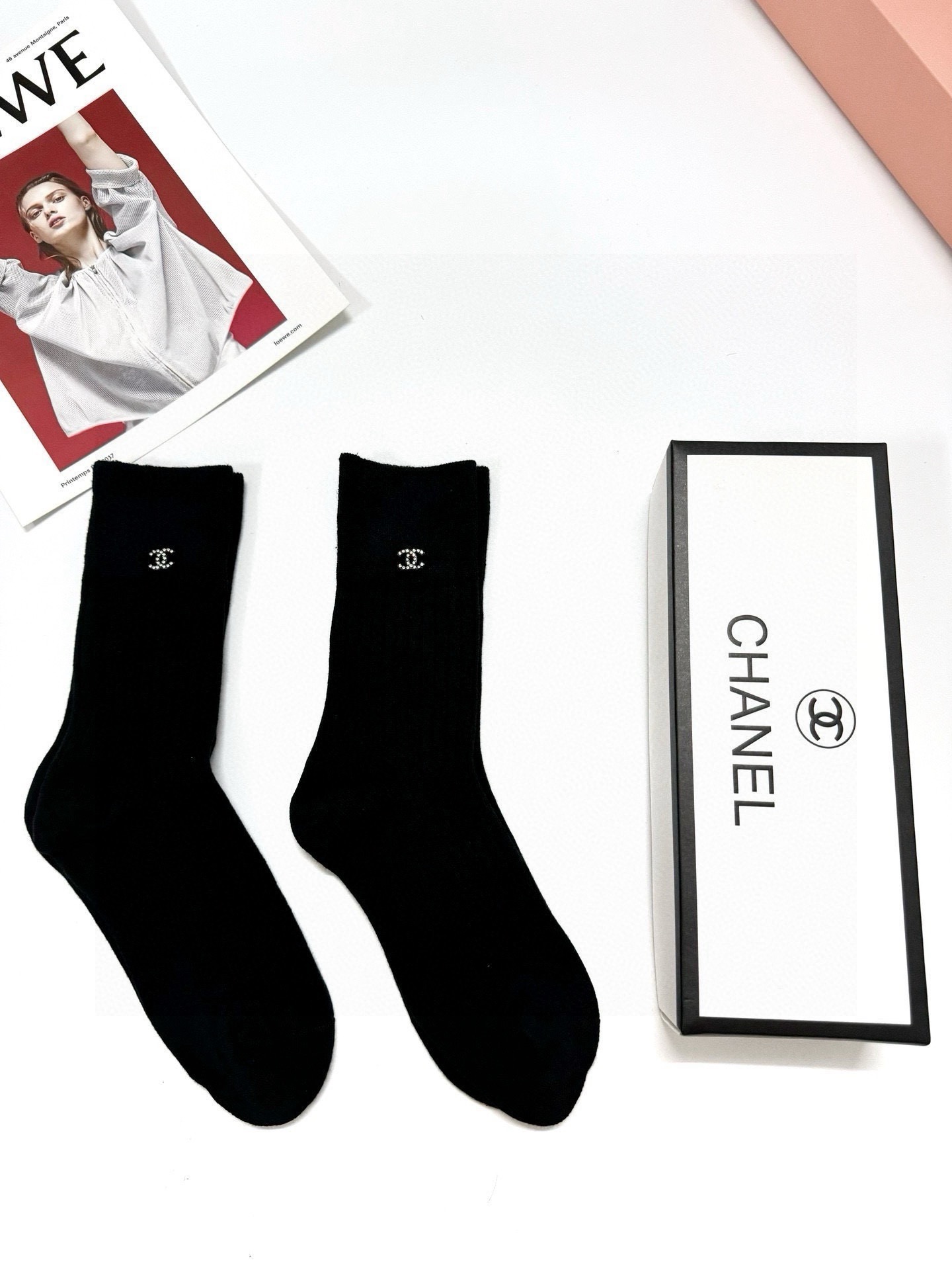 配包装🌟【一盒2 双】🌟Chanel 香奈儿 经典字母logo 纯棉中筒袜 🌟ins爆款！专柜在售ing