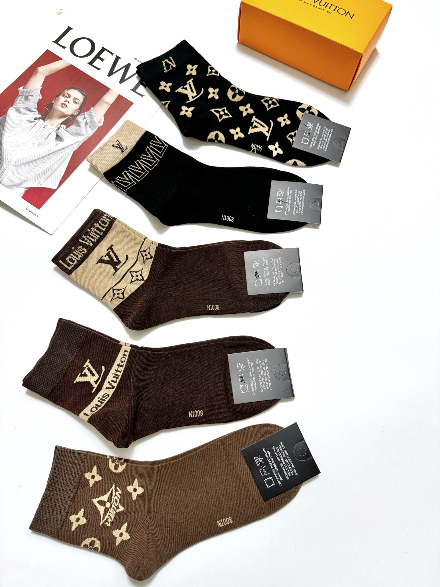 配包装🌟【一盒5 双】 🌟LV 路易威登 经典字母logo 纯棉短筒袜 ，男女同款 ，ins超火爆短袜，
