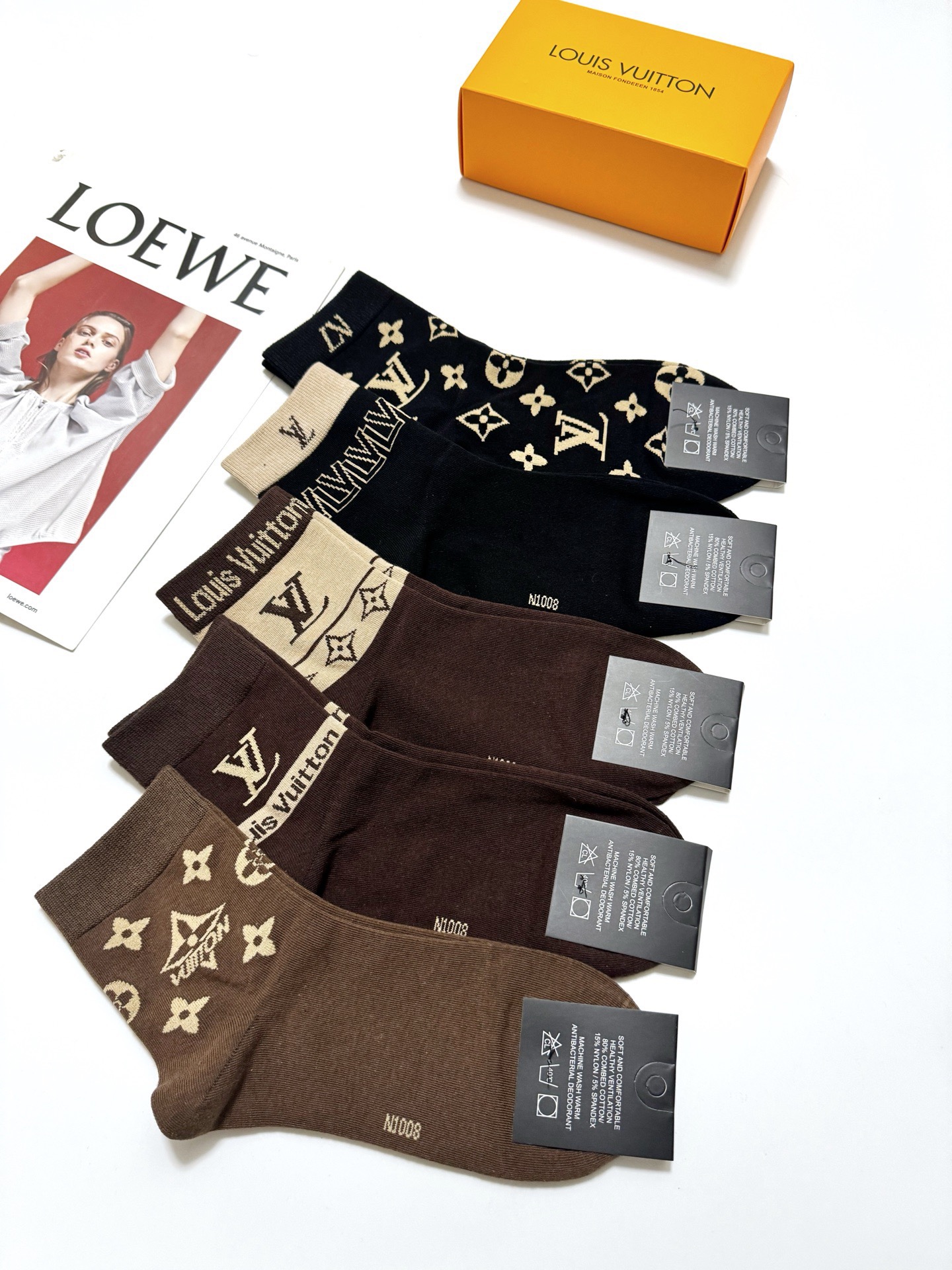 配包装🌟【一盒5 双】 🌟LV 路易威登 经典字母logo 纯棉短筒袜 ，男女同款 ，ins超火爆短袜，