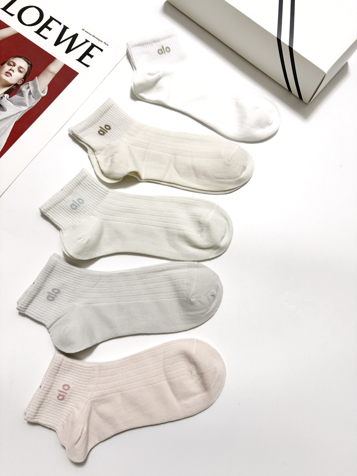 配包装🌟【一盒5 双】 🌟alo经典字母logo 纯棉 混纺网面 短筒袜 ，软糯亲肤，ins超火爆配色 