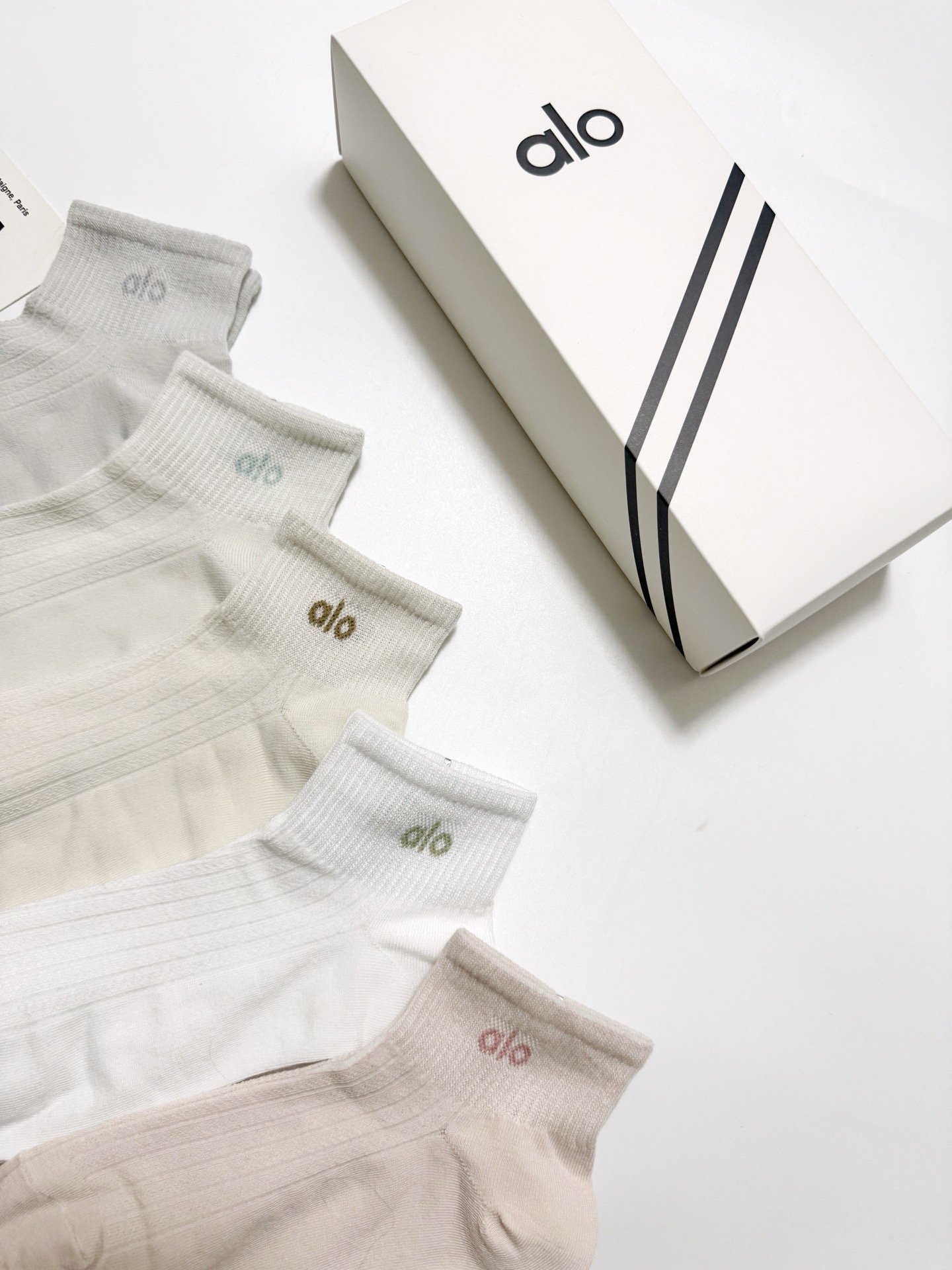 配包装🌟【一盒5 双】 🌟alo经典字母logo 纯棉 混纺网面 短筒袜 ，软糯亲肤，ins超火爆配色 