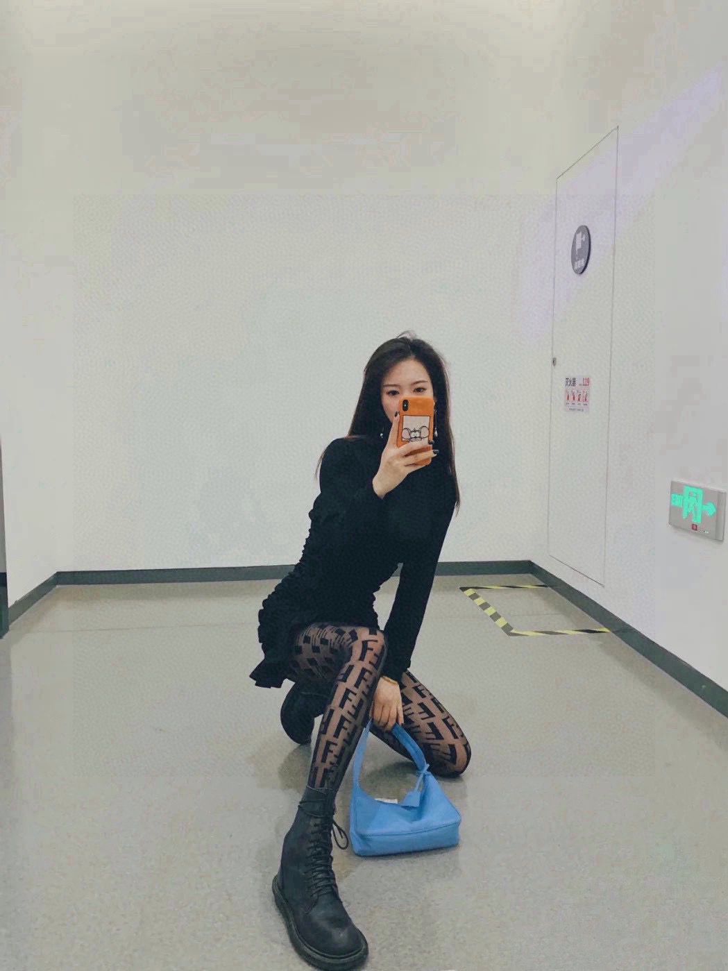 配包装【一盒一双】🌟FENDI 双F经典植绒老花字母丝袜 🌟好看到爆炸 ，欧美大牌丝袜🔥官网同款！一比一