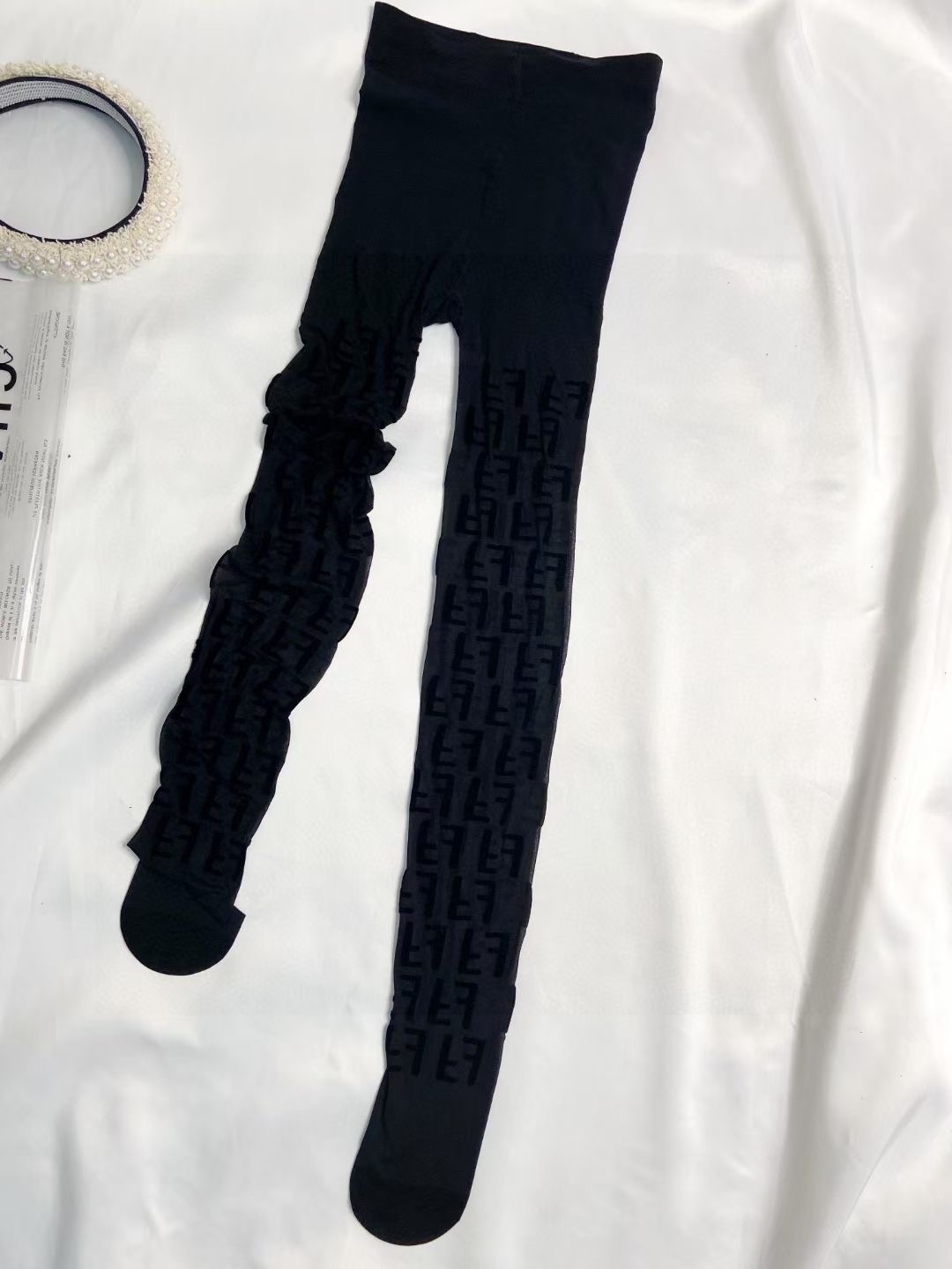 配包装【一盒一双】🌟FENDI 双F经典植绒老花字母丝袜 🌟好看到爆炸 ，欧美大牌丝袜🔥官网同款！一比一