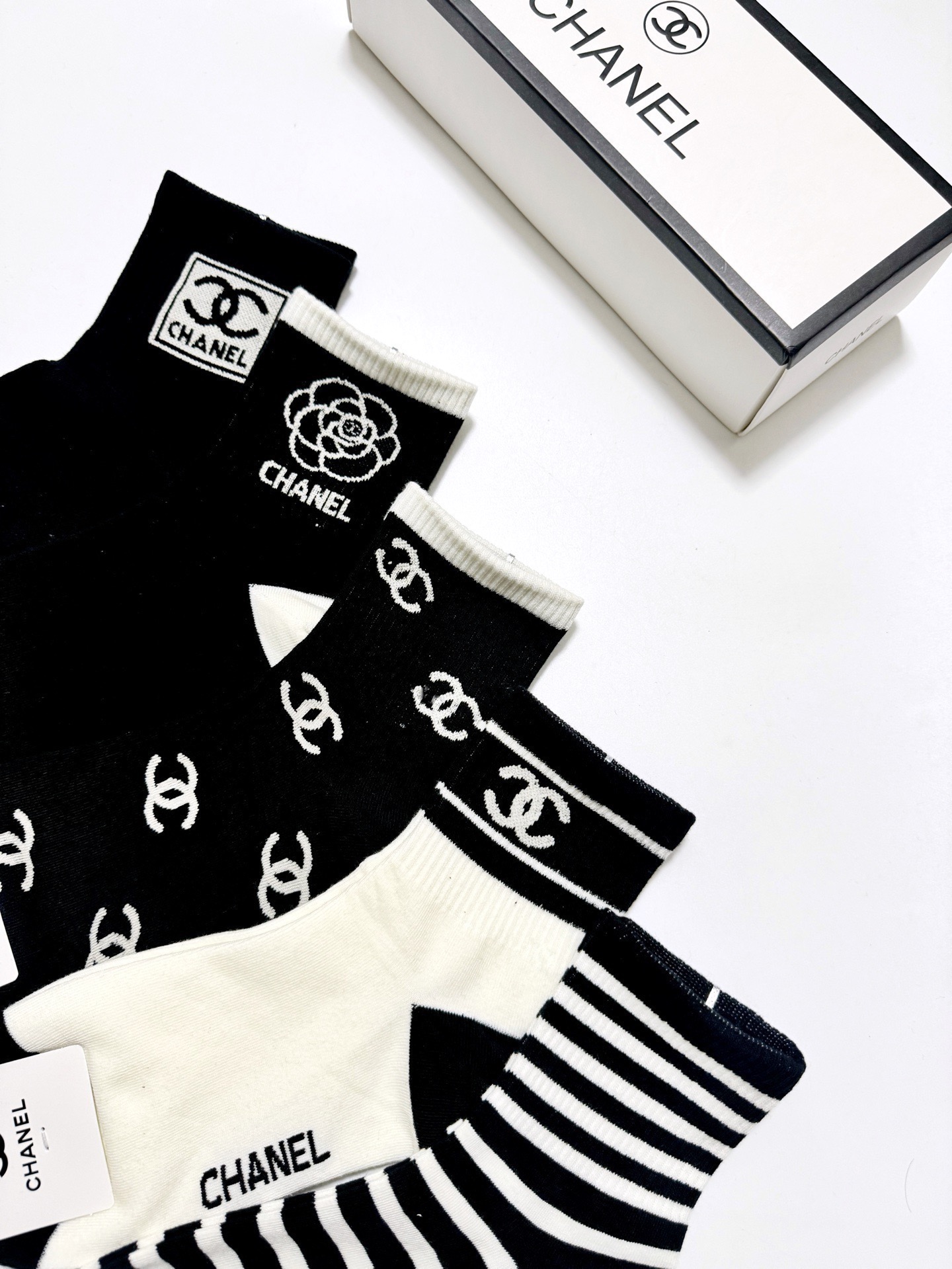 配包装🌟【一盒5 双】🌟Chanel 香奈儿 经典字母 logo短袜 ！纯棉面料软糯亲肤！🌟ins爆款！