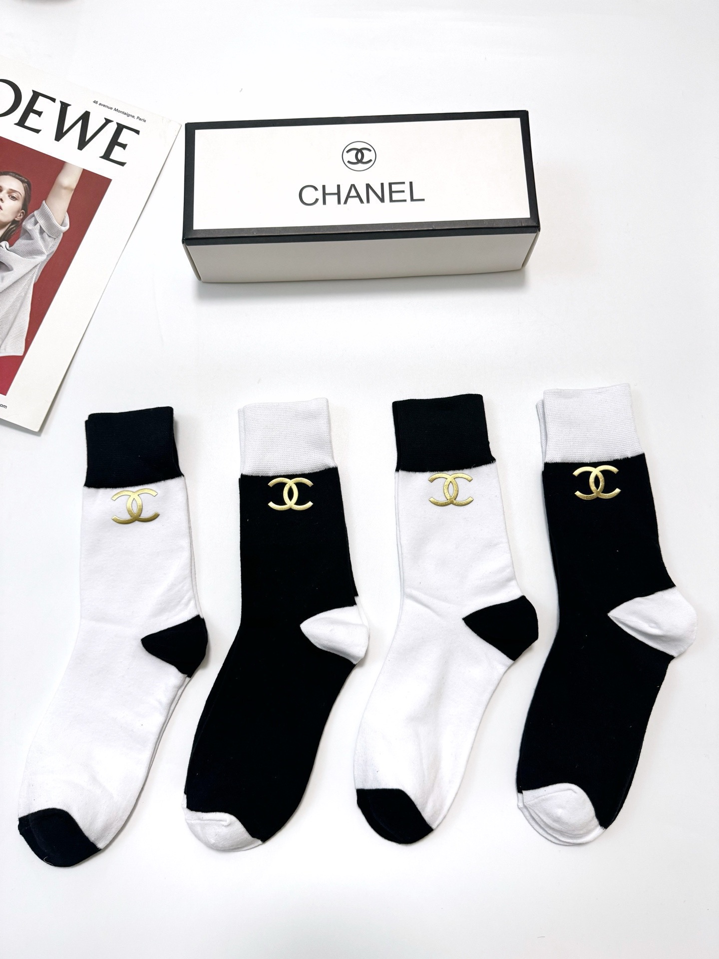 配包装🌟【一盒4 双】🌟Chanel香奈儿 欧美大牌 经典字母 logo纯棉 中筒袜 🌟ins爆款！专柜