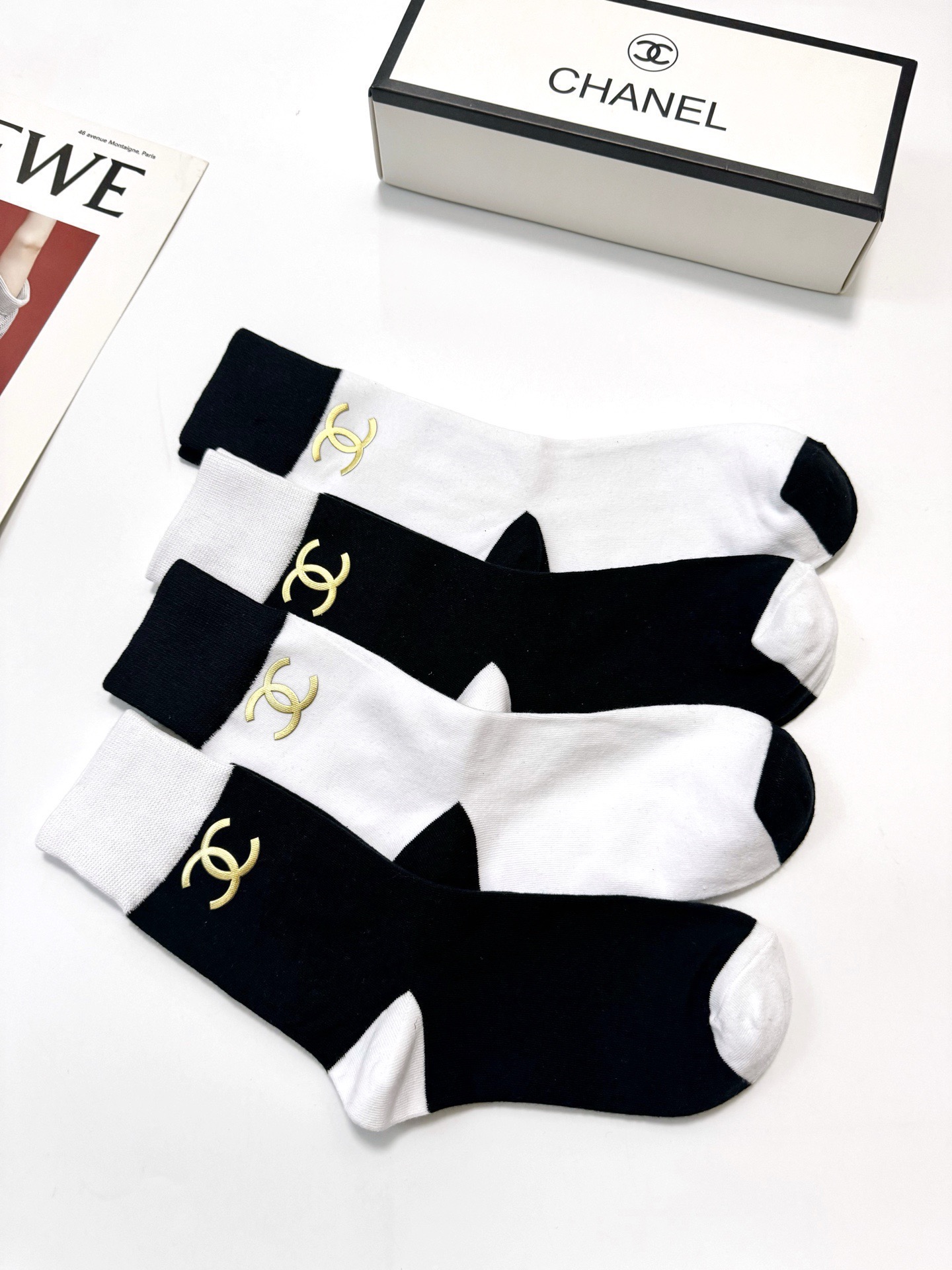 配包装🌟【一盒4 双】🌟Chanel香奈儿 欧美大牌 经典字母 logo纯棉 中筒袜 🌟ins爆款！专柜