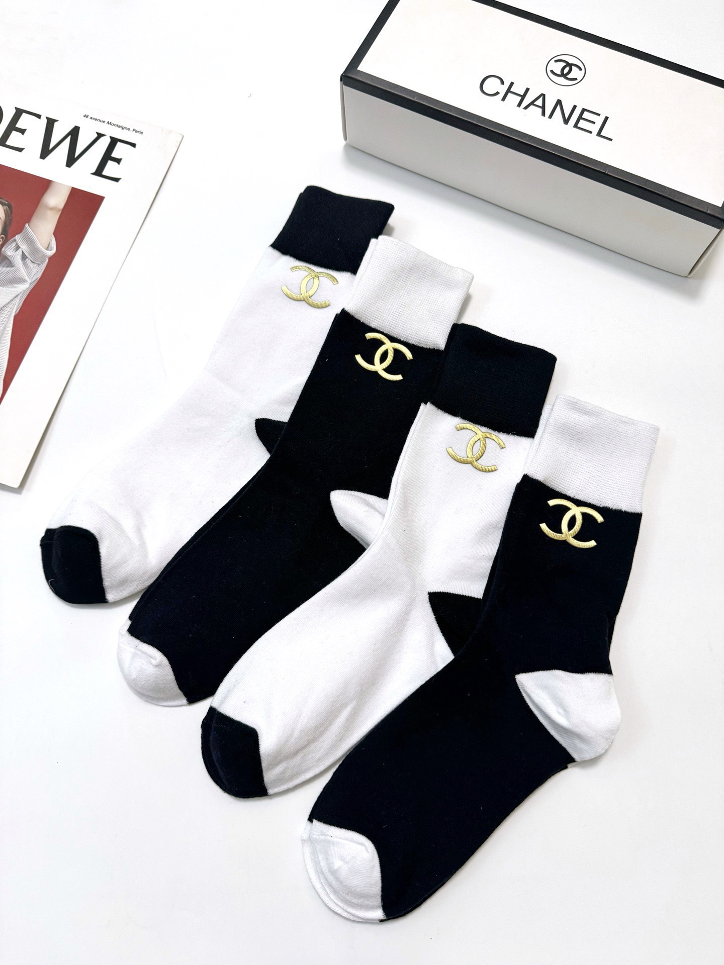 配包装🌟【一盒4 双】🌟Chanel香奈儿 欧美大牌 经典字母 logo纯棉 中筒袜 🌟ins爆款！专柜