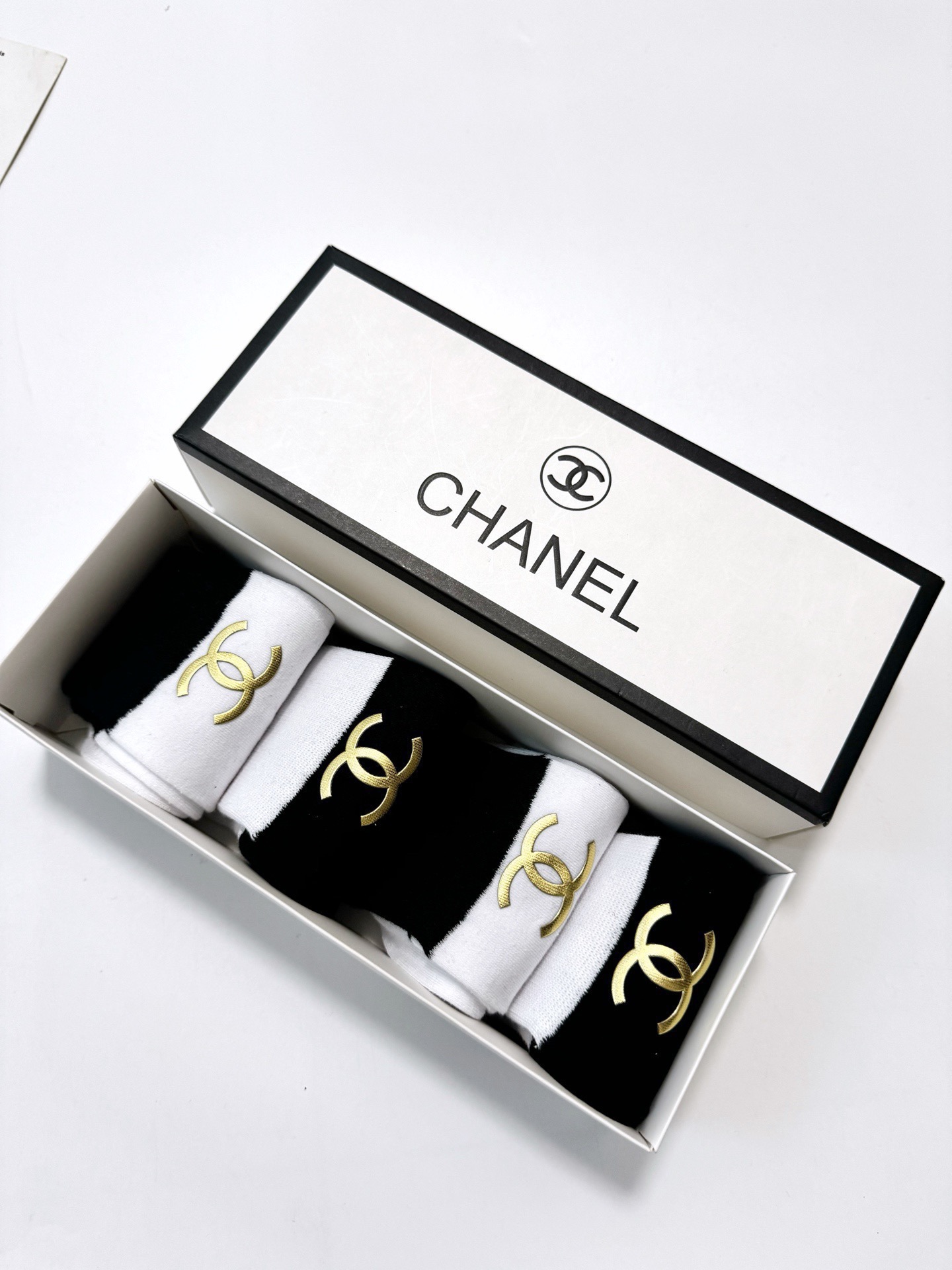 配包装🌟【一盒4 双】🌟Chanel香奈儿 欧美大牌 经典字母 logo纯棉 中筒袜 🌟ins爆款！专柜