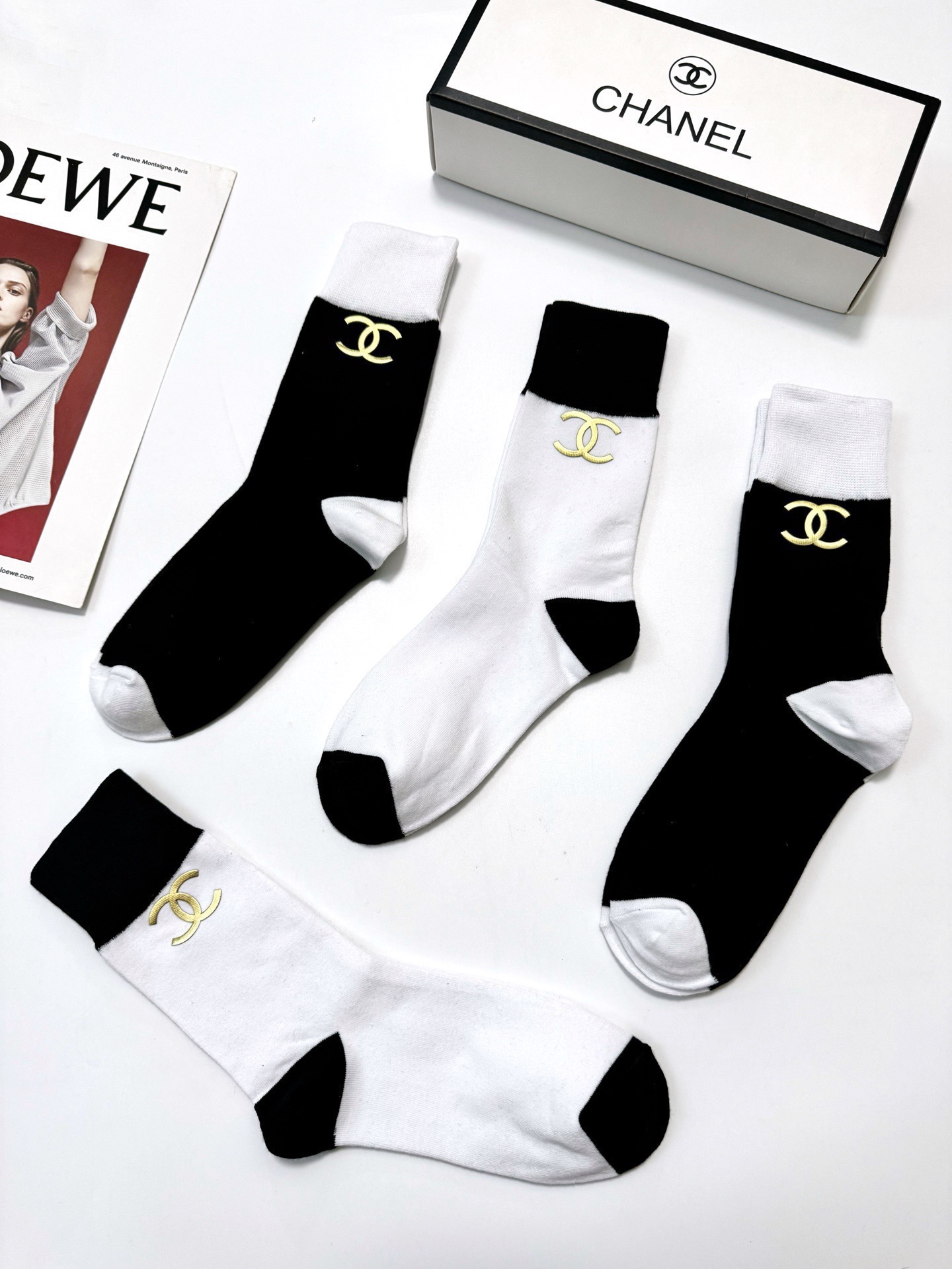 配包装🌟【一盒4 双】🌟Chanel香奈儿 欧美大牌 经典字母 logo纯棉 中筒袜 🌟ins爆款！专柜