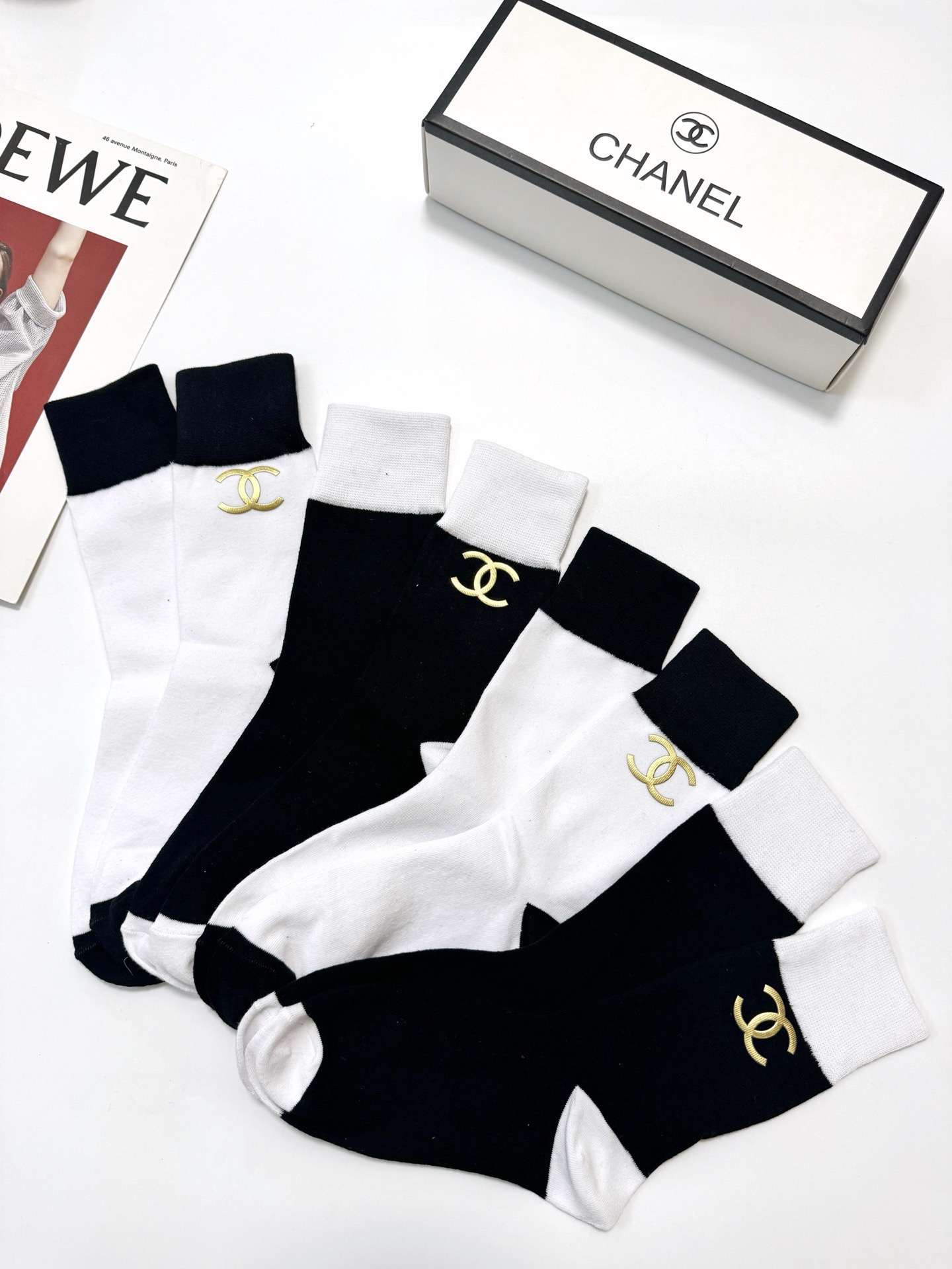 配包装🌟【一盒4 双】🌟Chanel香奈儿 欧美大牌 经典字母 logo纯棉 中筒袜 🌟ins爆款！专柜