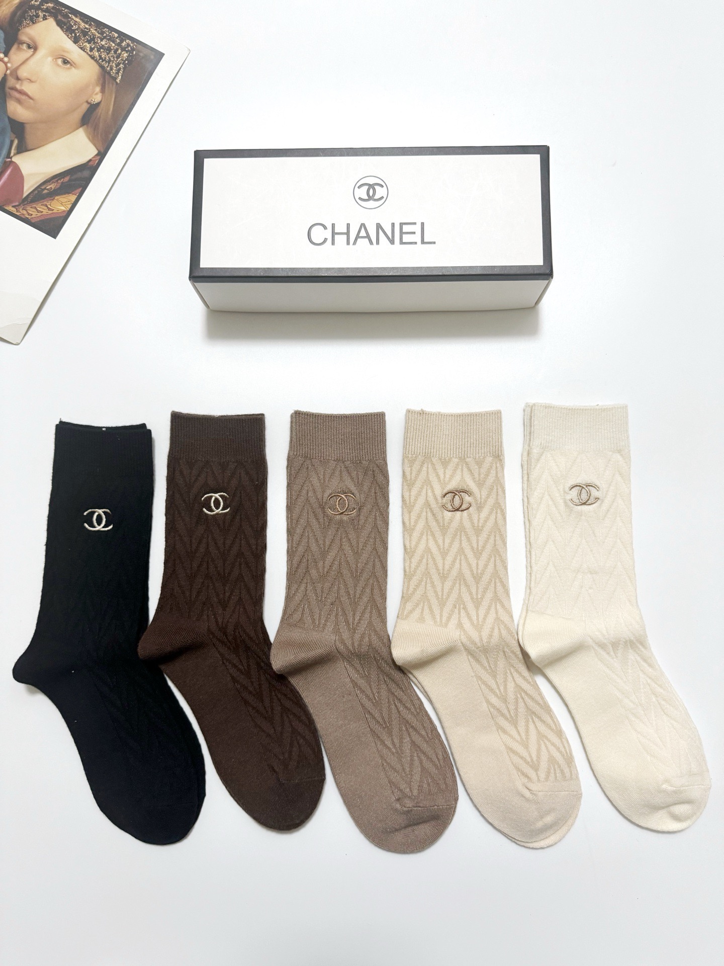 配包装🌟【一盒5双】🌟Chanel 香奈儿 经典字母 logo羊绒 中筒袜 ！超级软糯亲肤！🌟ins爆款