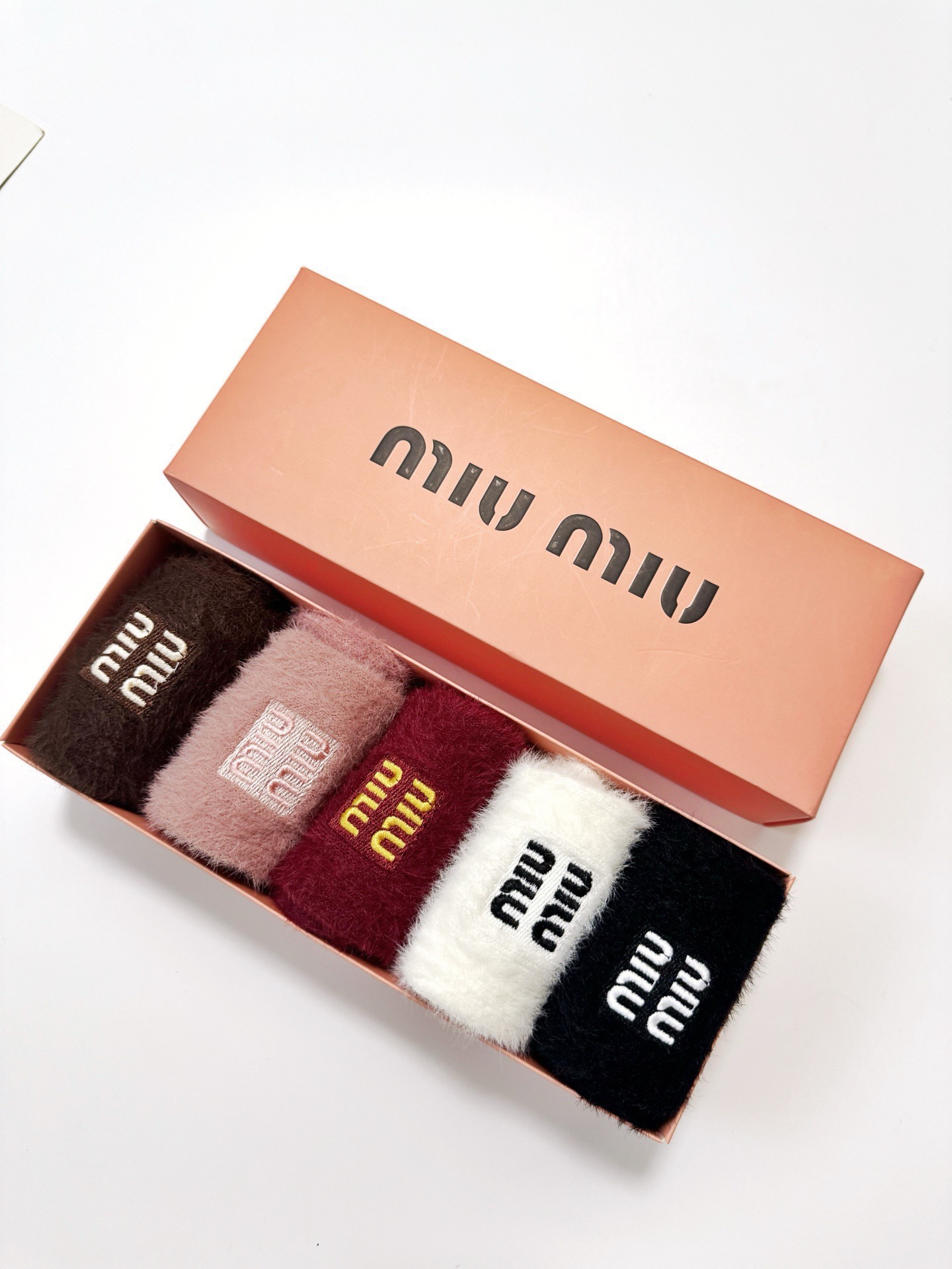 配包装🌟【一盒5 双】🌟缪缪 miumiu欧美大牌 经典字母 logo 水貂绒中筒袜 ！超级软糯亲肤！🌟