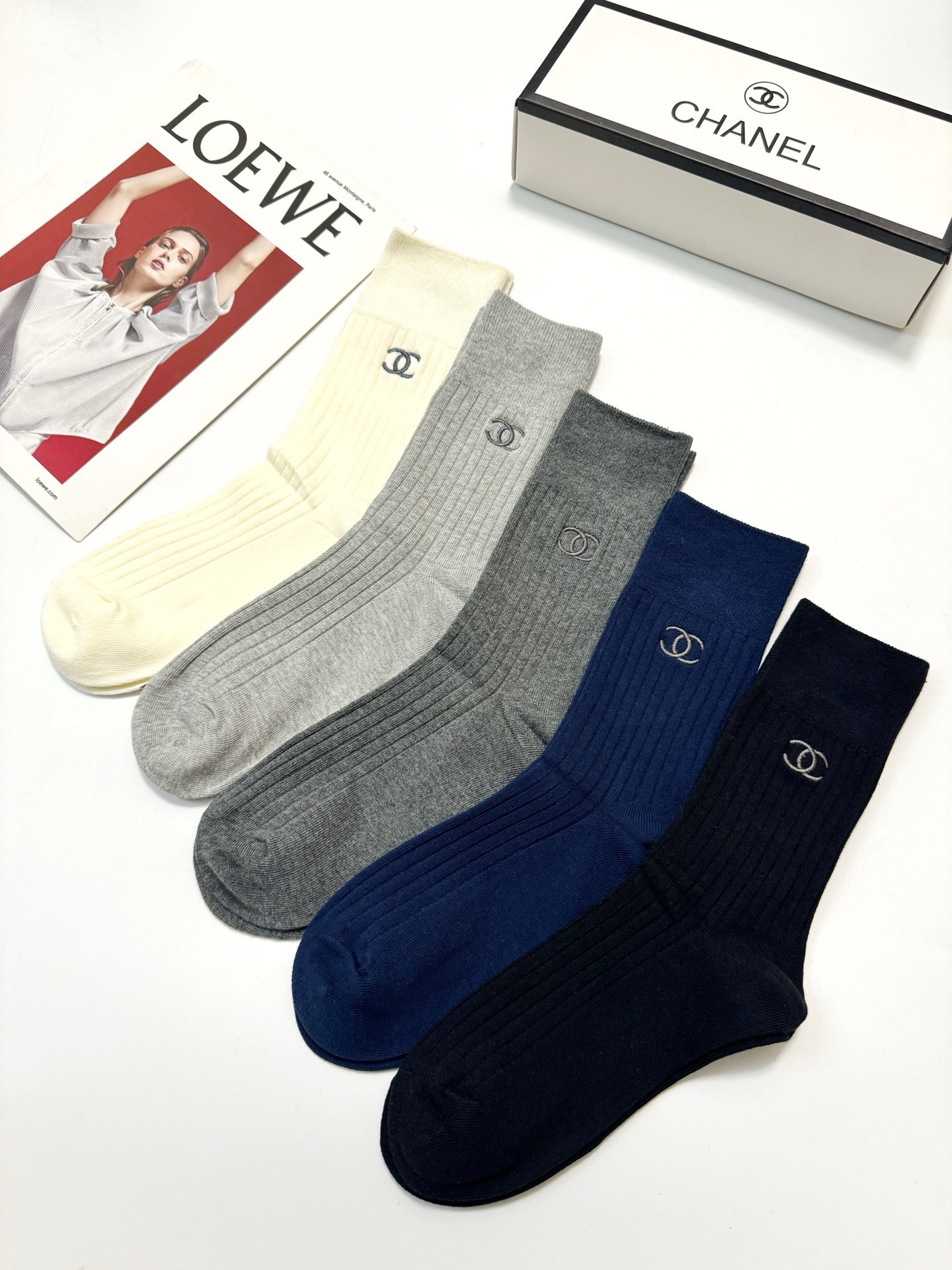 配包装🌟【一盒5双】🌟Chanel 香奈儿 经典字母 logo双针针织 纯棉 中筒袜 ！超级软糯亲肤！🌟