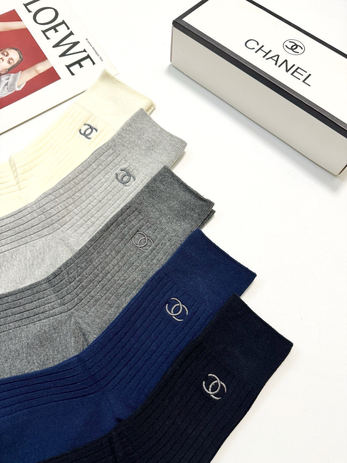 配包装🌟【一盒5双】🌟Chanel 香奈儿 经典字母 logo双针针织 纯棉 中筒袜 ！超级软糯亲肤！🌟