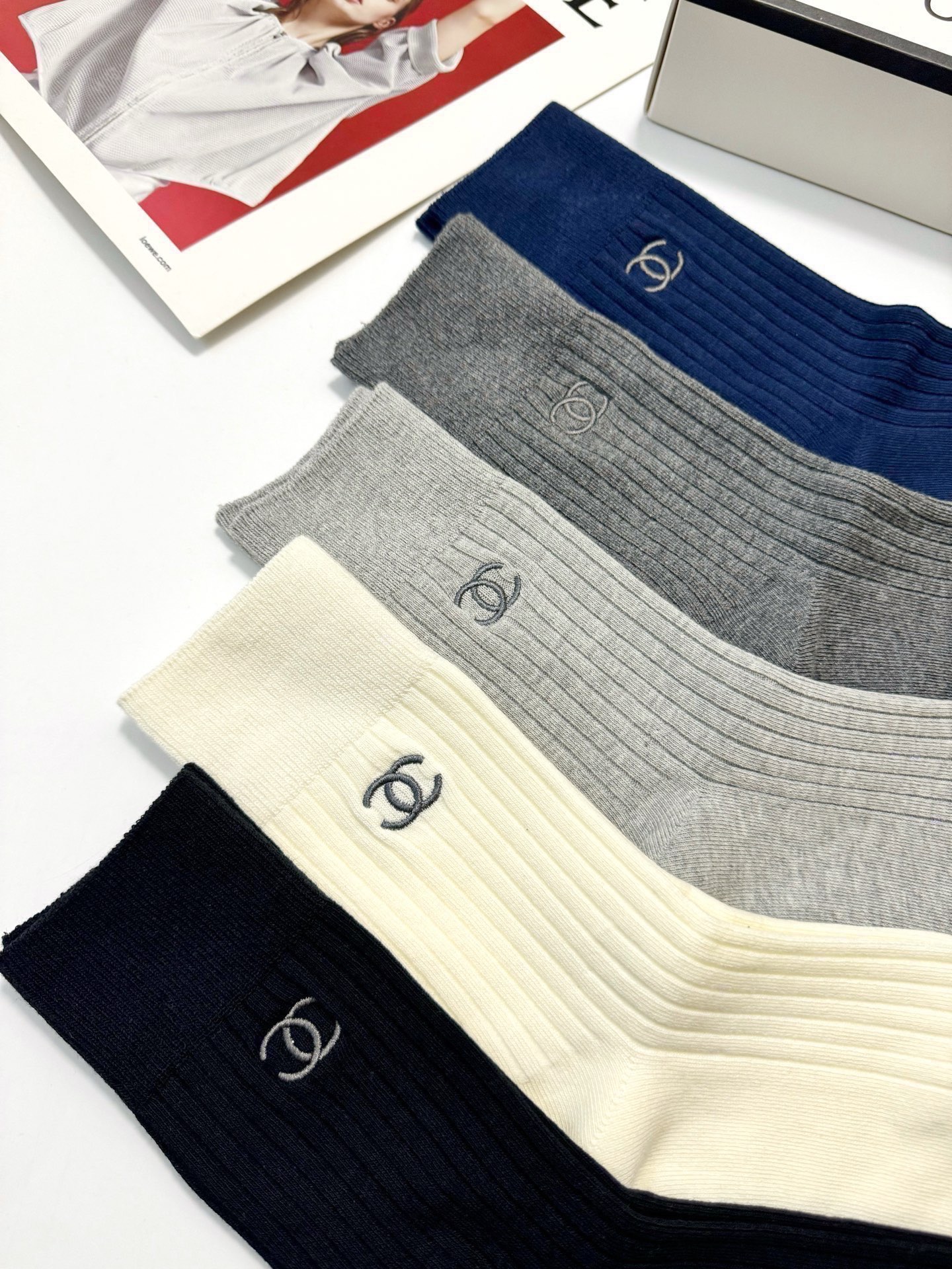 配包装🌟【一盒5双】🌟Chanel 香奈儿 经典字母 logo双针针织 纯棉 中筒袜 ！超级软糯亲肤！🌟