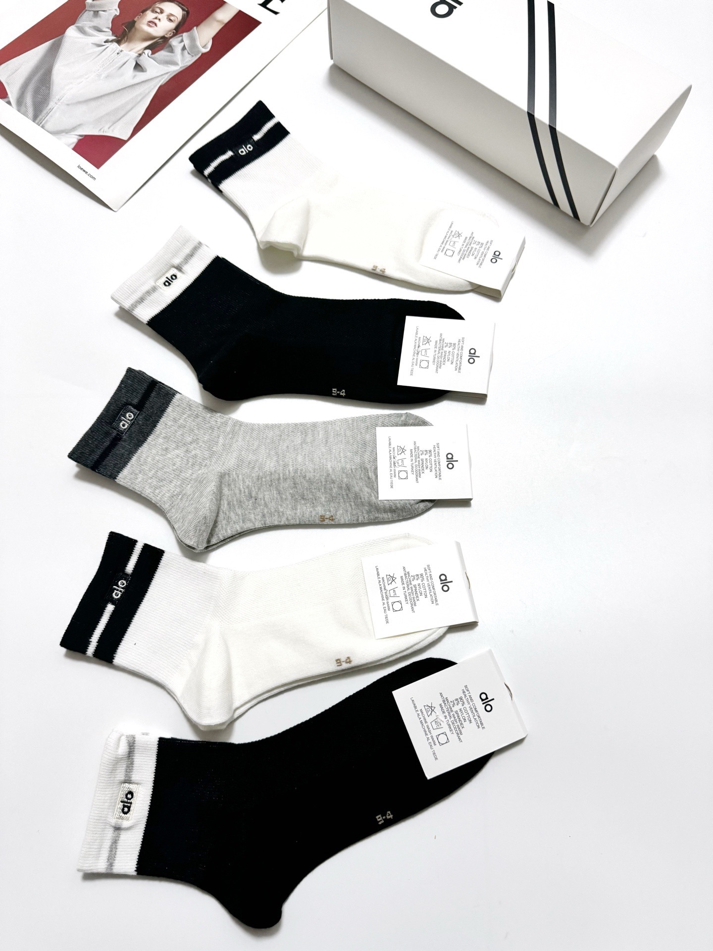 配包装🌟【一盒5 双】 🌟alo 经典刺绣字母logo 纯棉 中筒袜 ，软糯亲肤，ins超火爆配色 ，秋