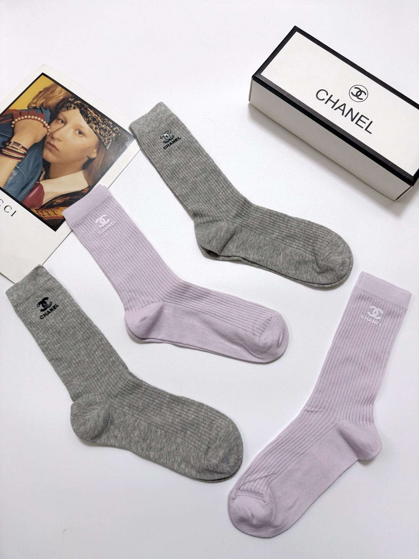 配包装🌟【一盒4 双】🌟Chanel 香奈儿 经典字母logo 超薄无骨中筒袜，纯棉 条纹小腿袜 堆堆袜