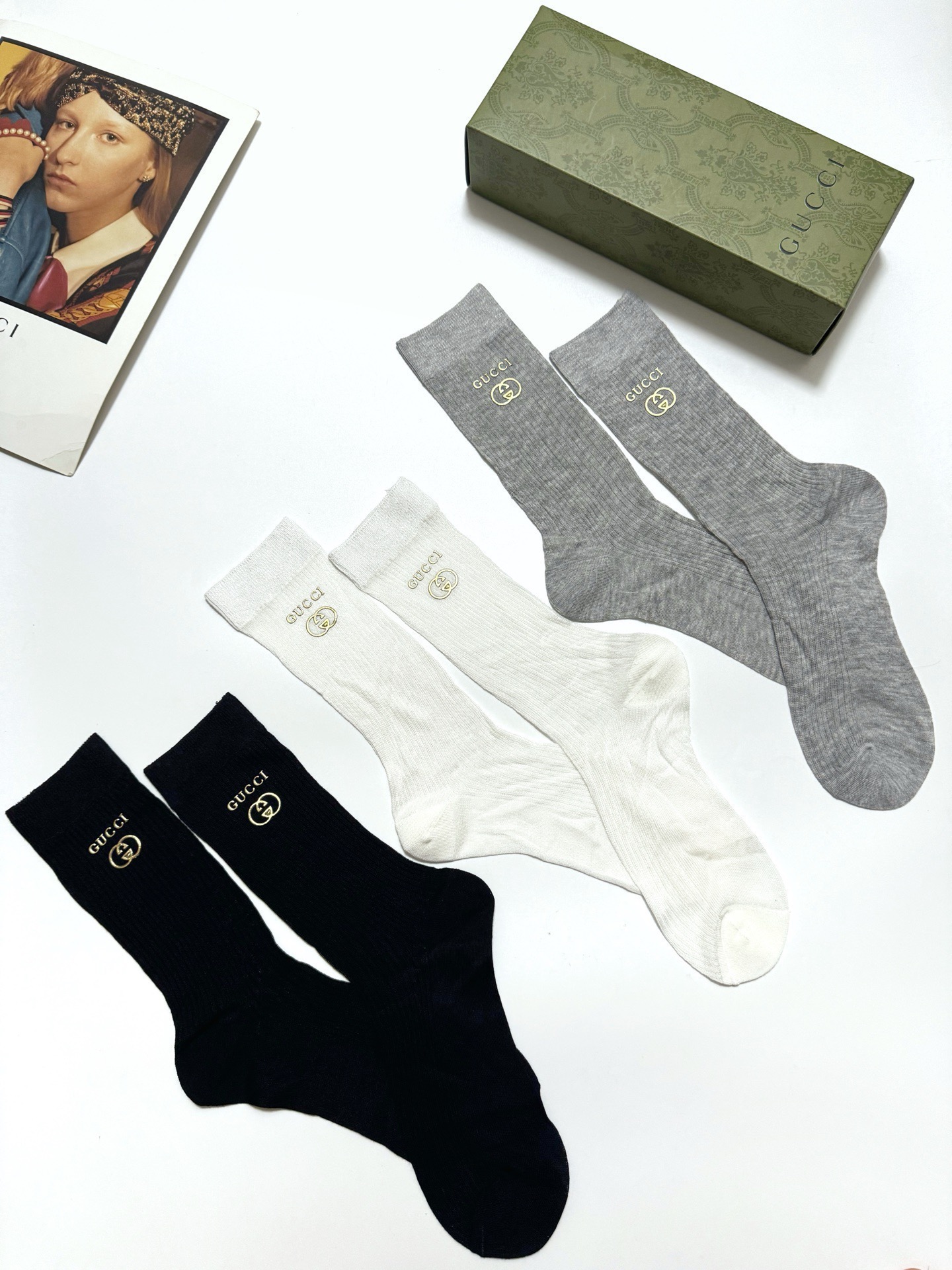配包装🌟【一盒3 双】 🌟Gucci 古琦 经典字母logo 超薄透气中筒袜 ，ins超火爆空调袜，潮人