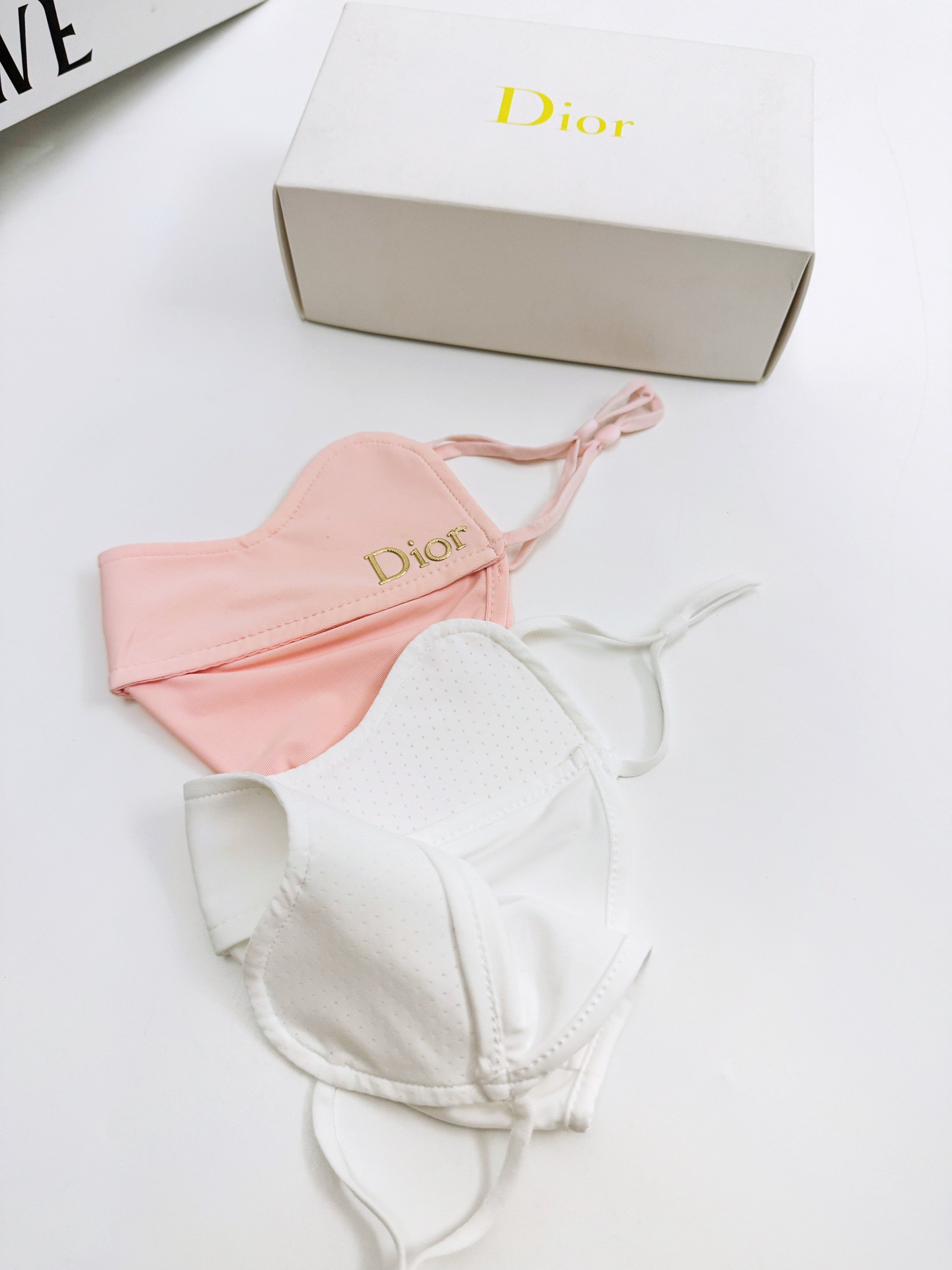 配盒子🌟【一盒2个】🌟 Dior 迪奥 经典字母logo冰丝防晒口罩，防紫外线的夏季神器，护眼角防晒口罩